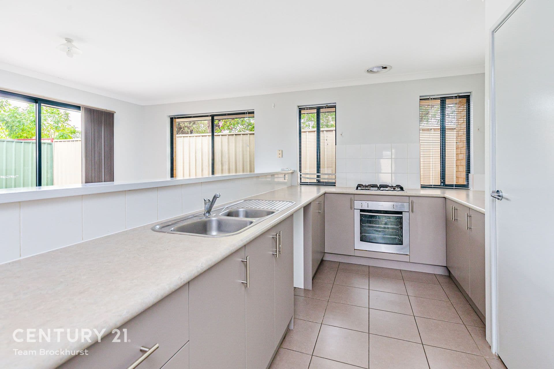 2/141 Third Avenue, Kelmscott, WA, 6111, Kelmscott - Thumbnail 2