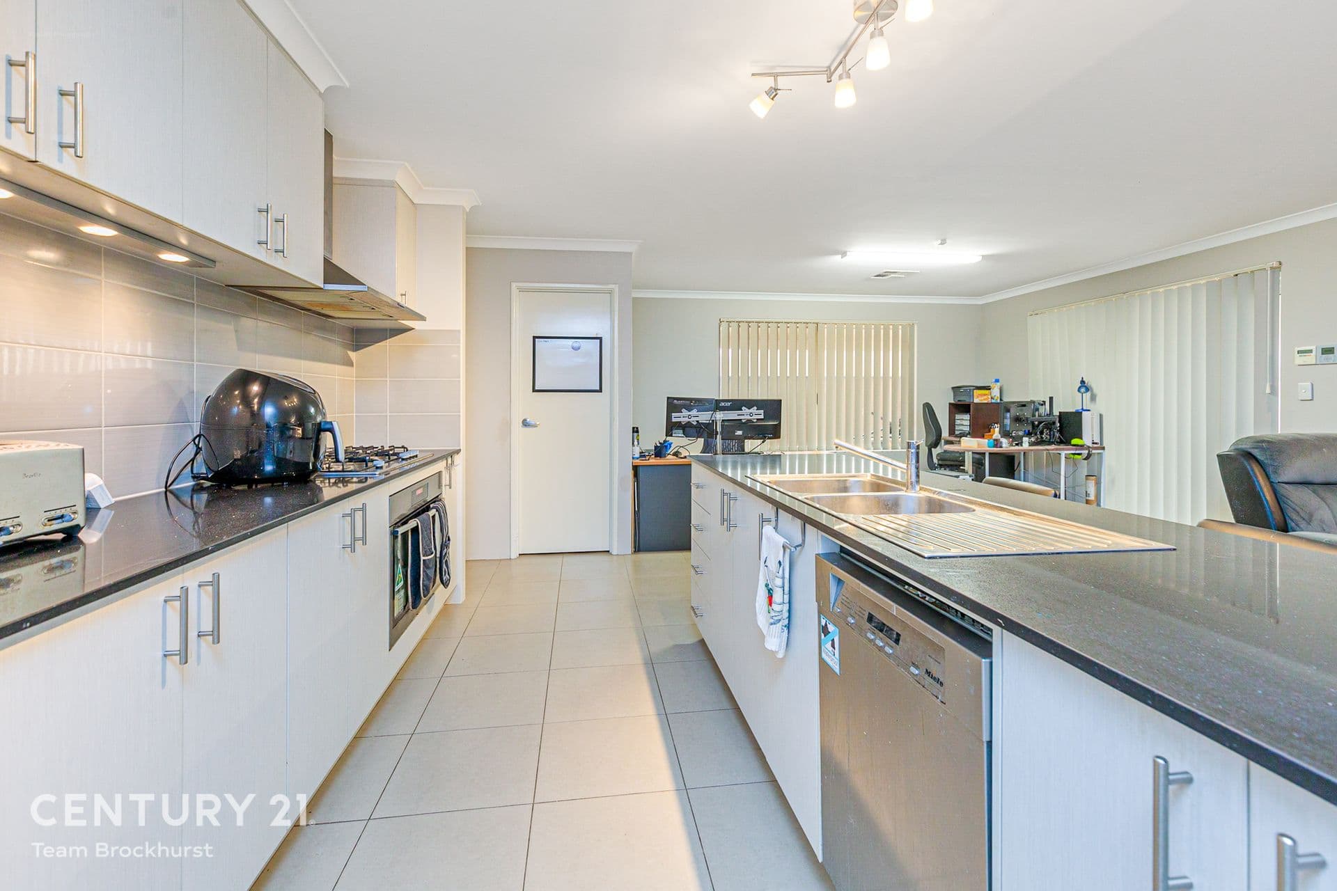 7/10 Warton Rd, Huntingdale, WA, 6110, Huntingdale - Thumbnail 2