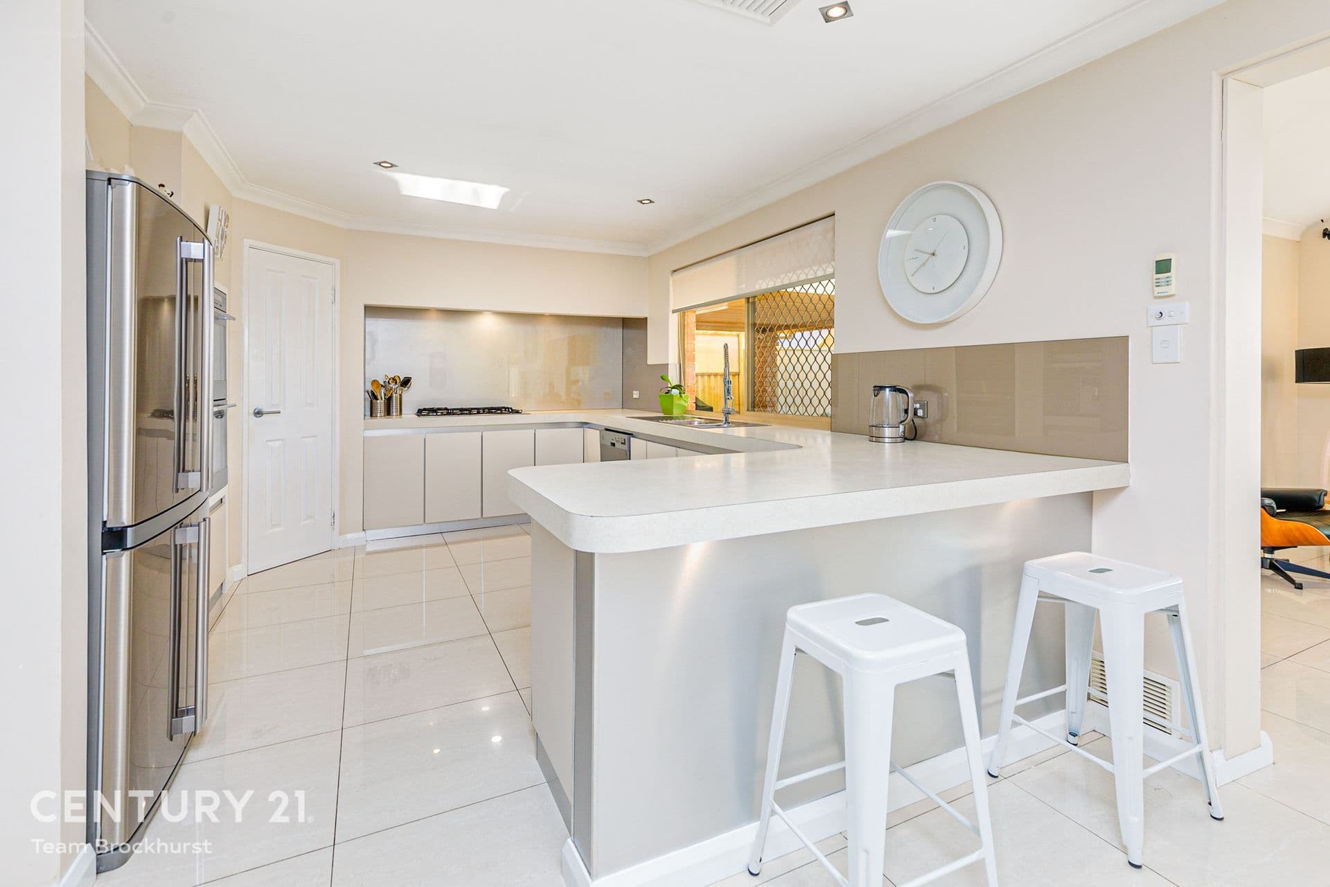 20 Voyager Drive, Thornlie, WA, 6108, Thornlie - Thumbnail 2