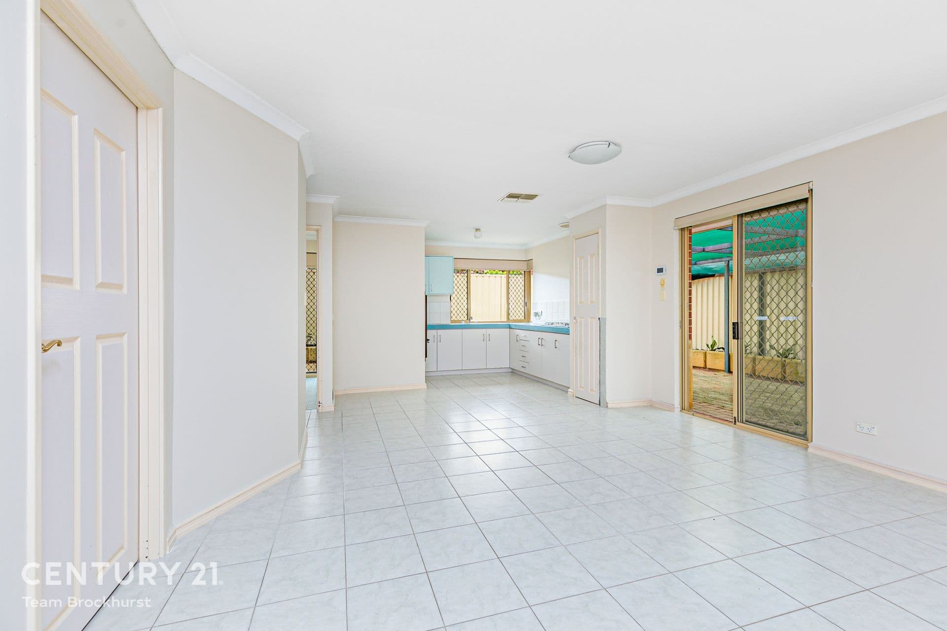2/14 Skytown Place, Queens Park, WA, 6107, Queens Park - Thumbnail 2