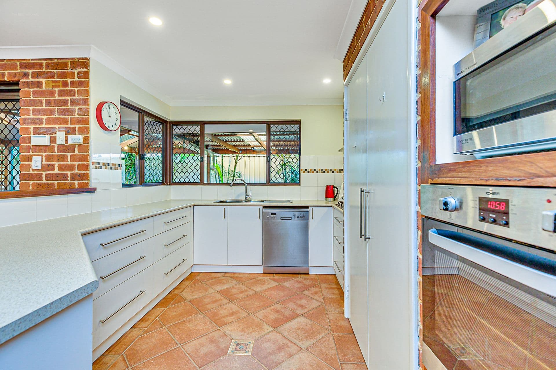 24 Pipit Close, Huntingdale, WA, 6110, Huntingdale - Thumbnail 2