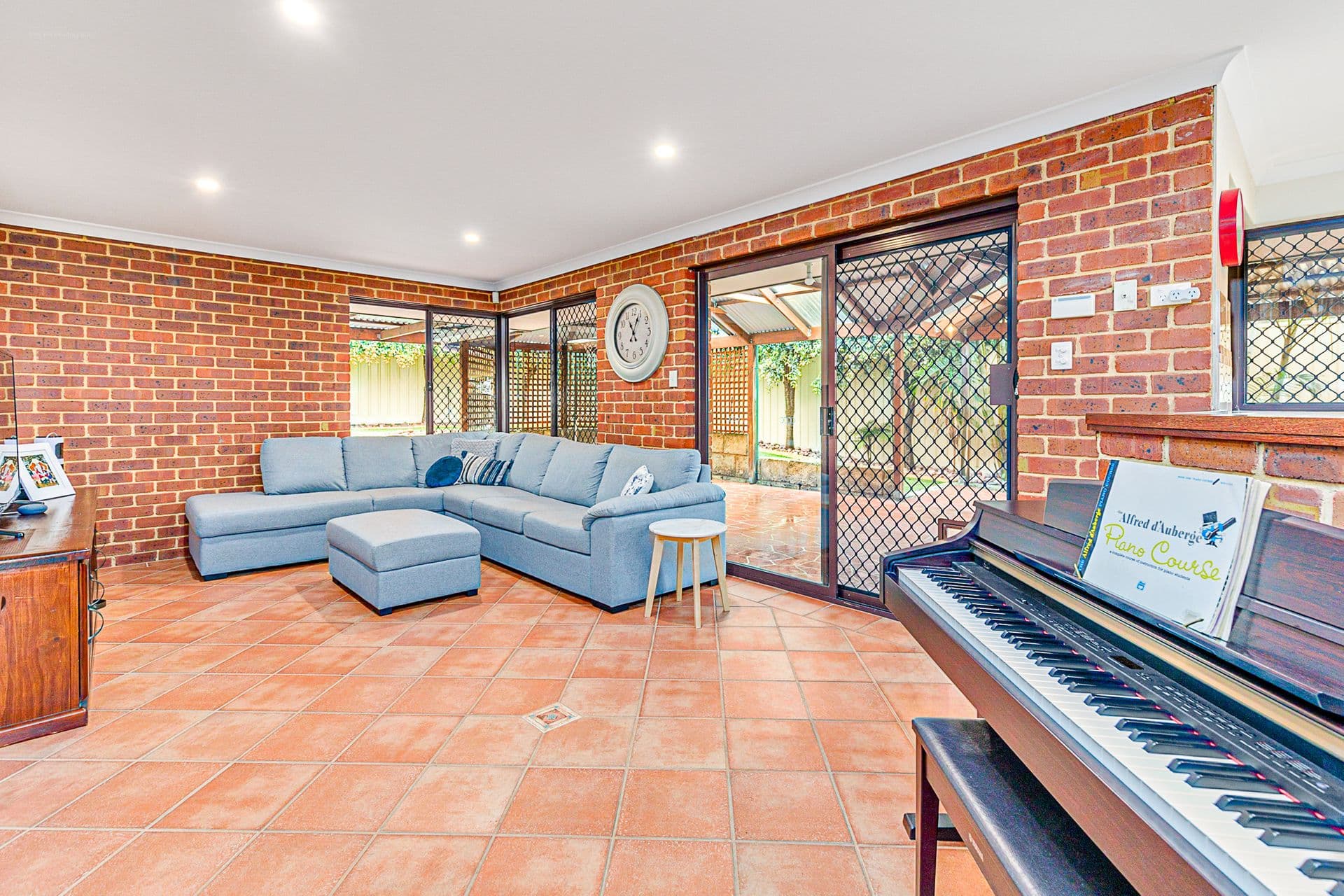 24 Pipit Close, Huntingdale, WA, 6110, Huntingdale - Thumbnail 4