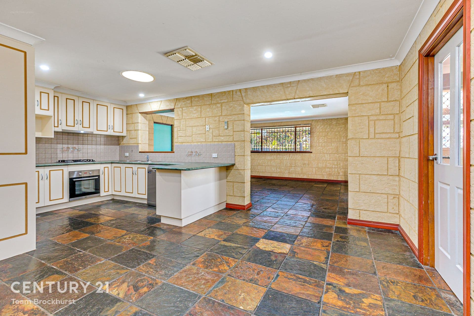 7/10 Warton Rd, Huntingdale, WA, 6110, Thornlie - Thumbnail 2