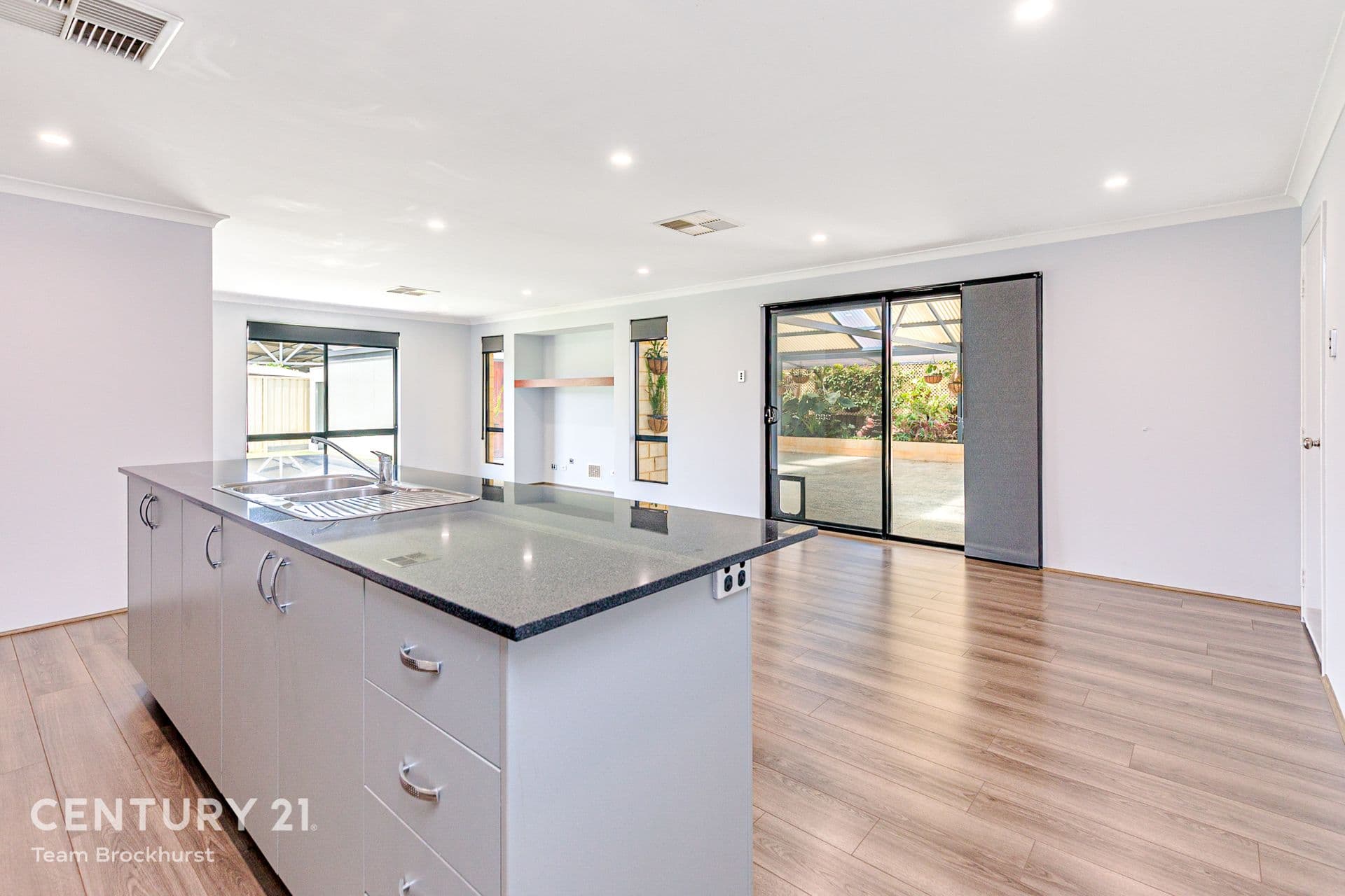 15 Walpole Way, Gosnells, WA, 6110, Gosnells - Thumbnail 2