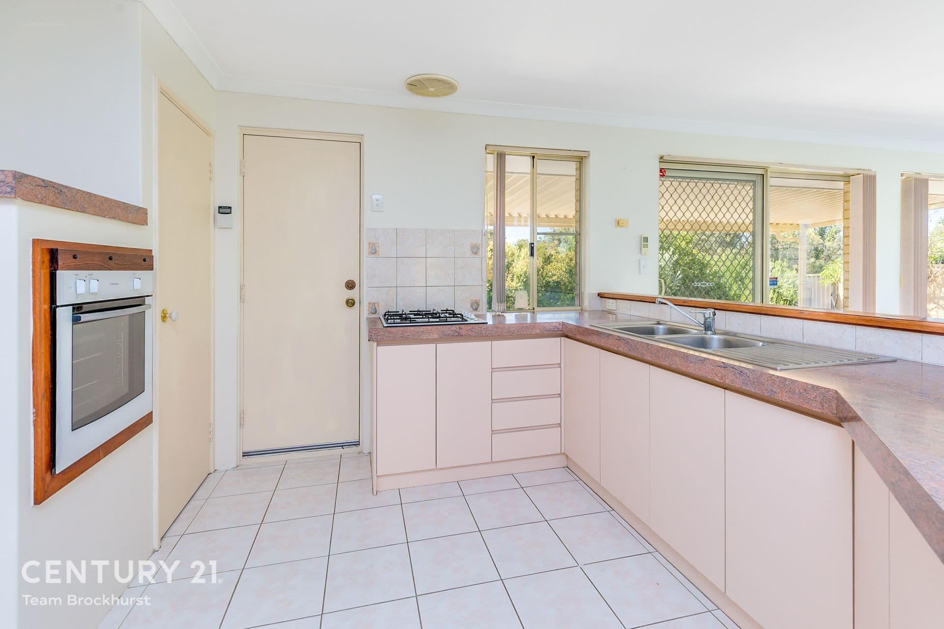 7/10 Warton Rd, Huntingdale, WA, 6110, Huntingdale - Thumbnail 2