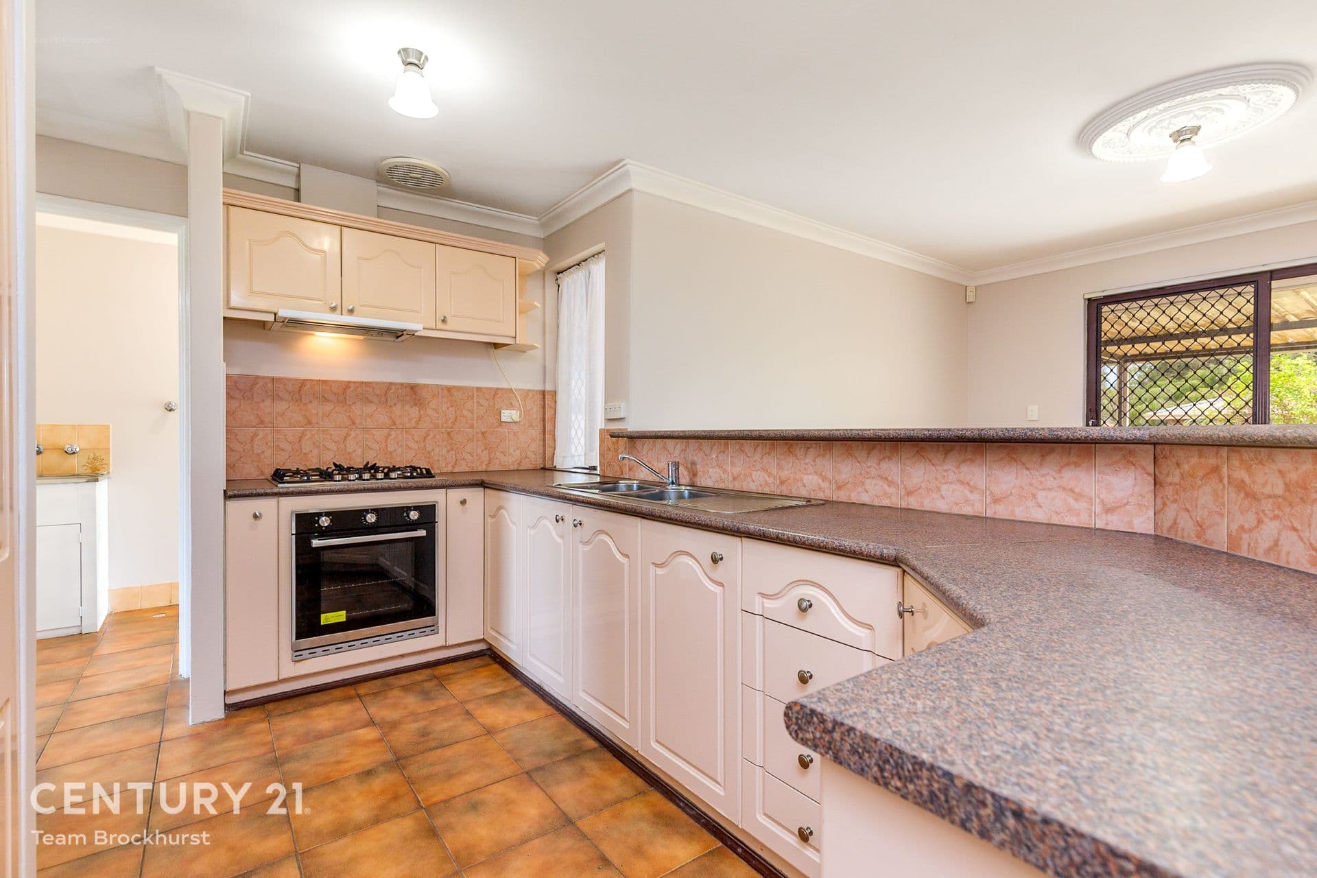 7/10 Warton Rd, Huntingdale, WA, 6110, Thornlie - Thumbnail 2