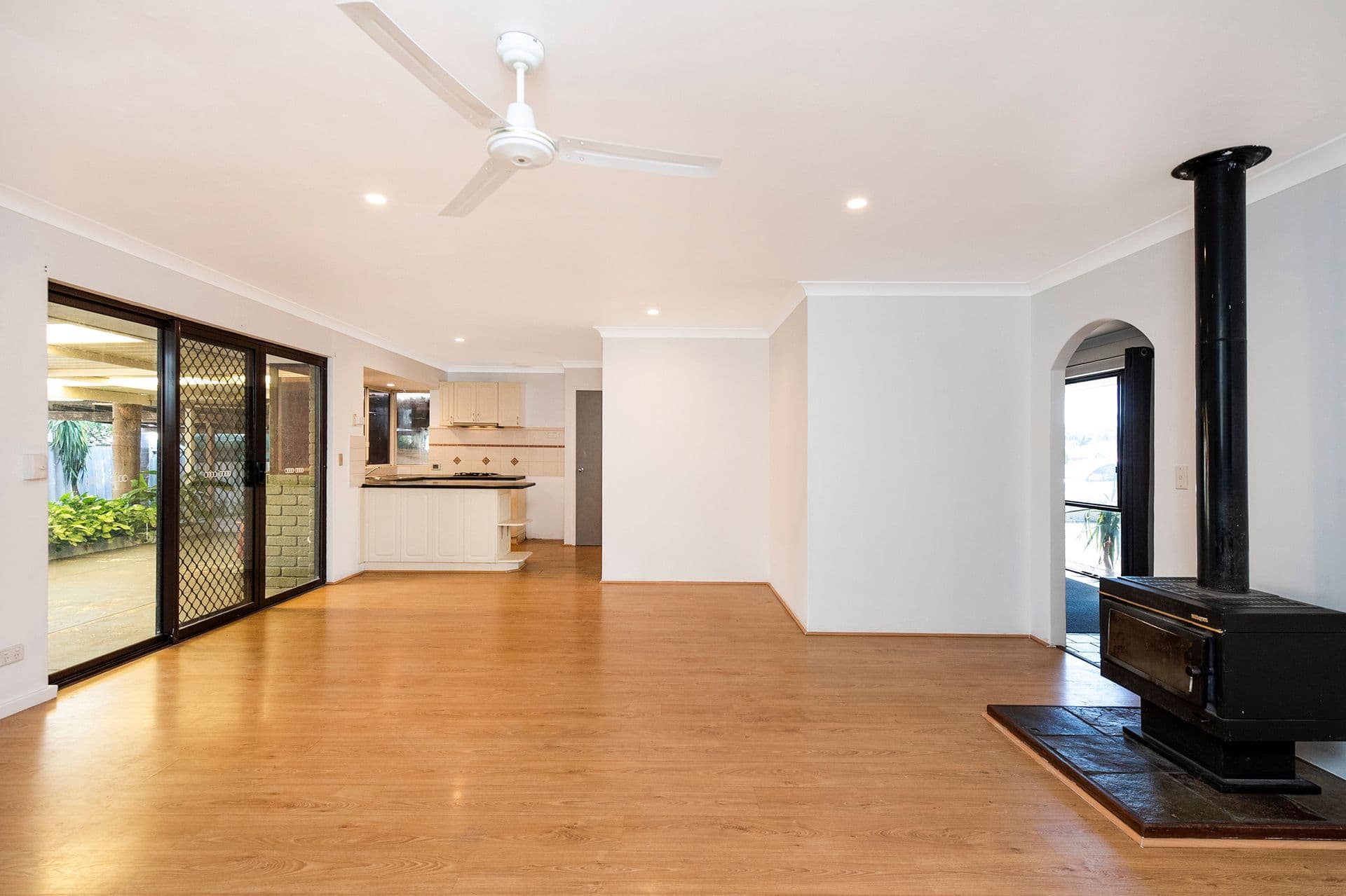 13 Boronia Close, Camillo, WA, 6111, Camillo - Thumbnail 2