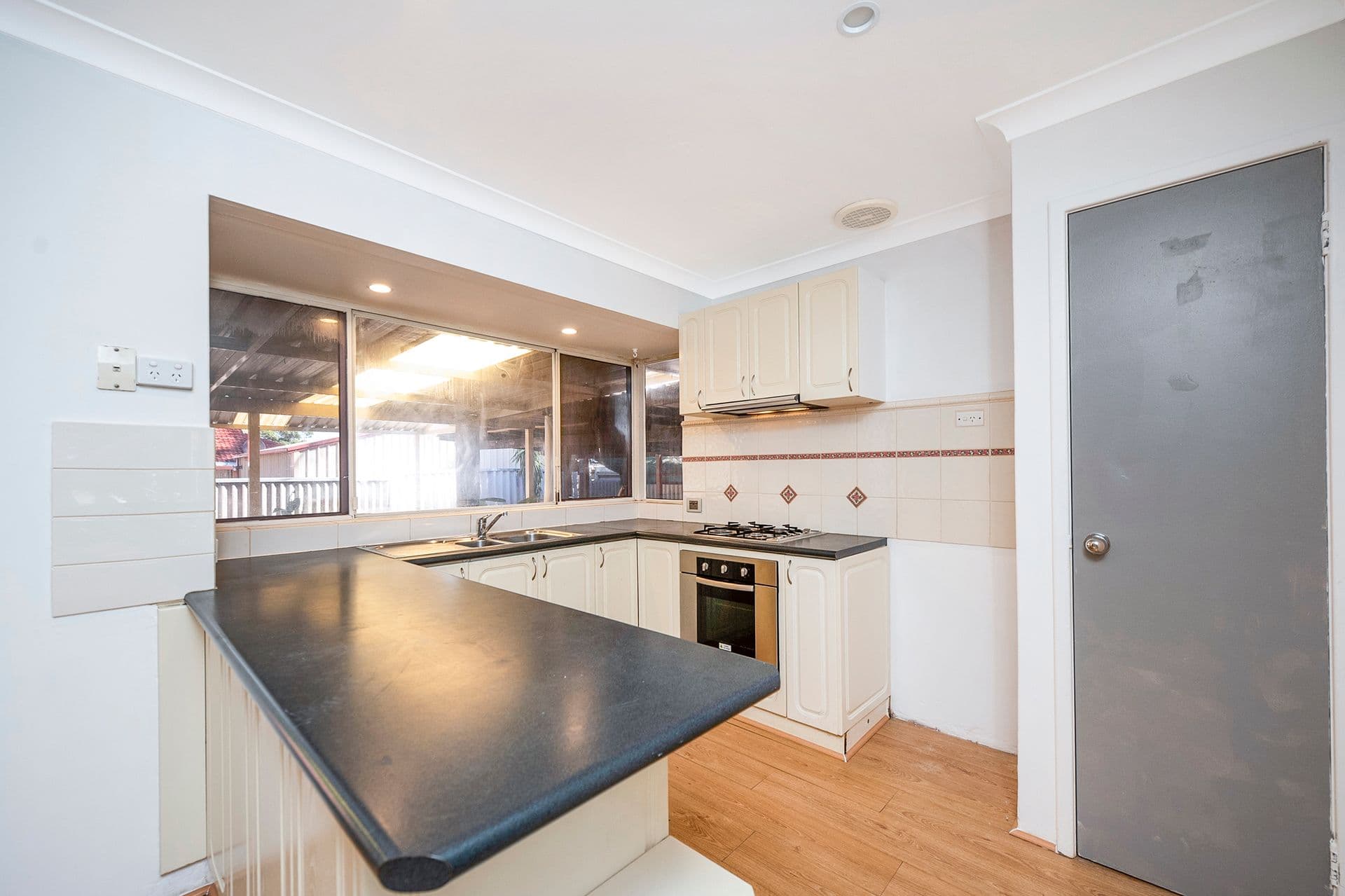 13 Boronia Close, Camillo, WA, 6111, Camillo - Thumbnail 3