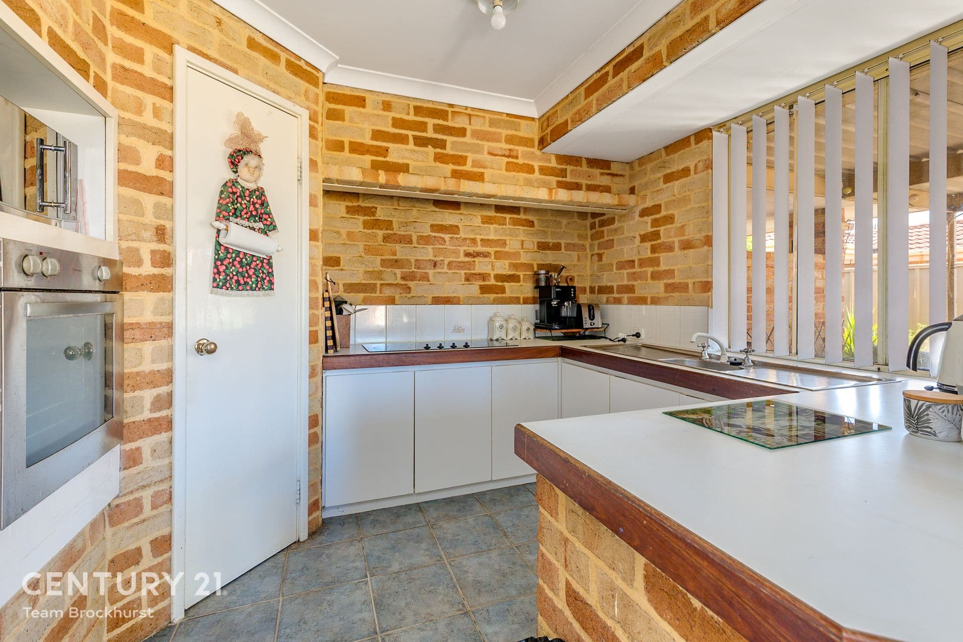 16 Baxter Close, Huntingdale, WA, 6110, Huntingdale - Thumbnail 2