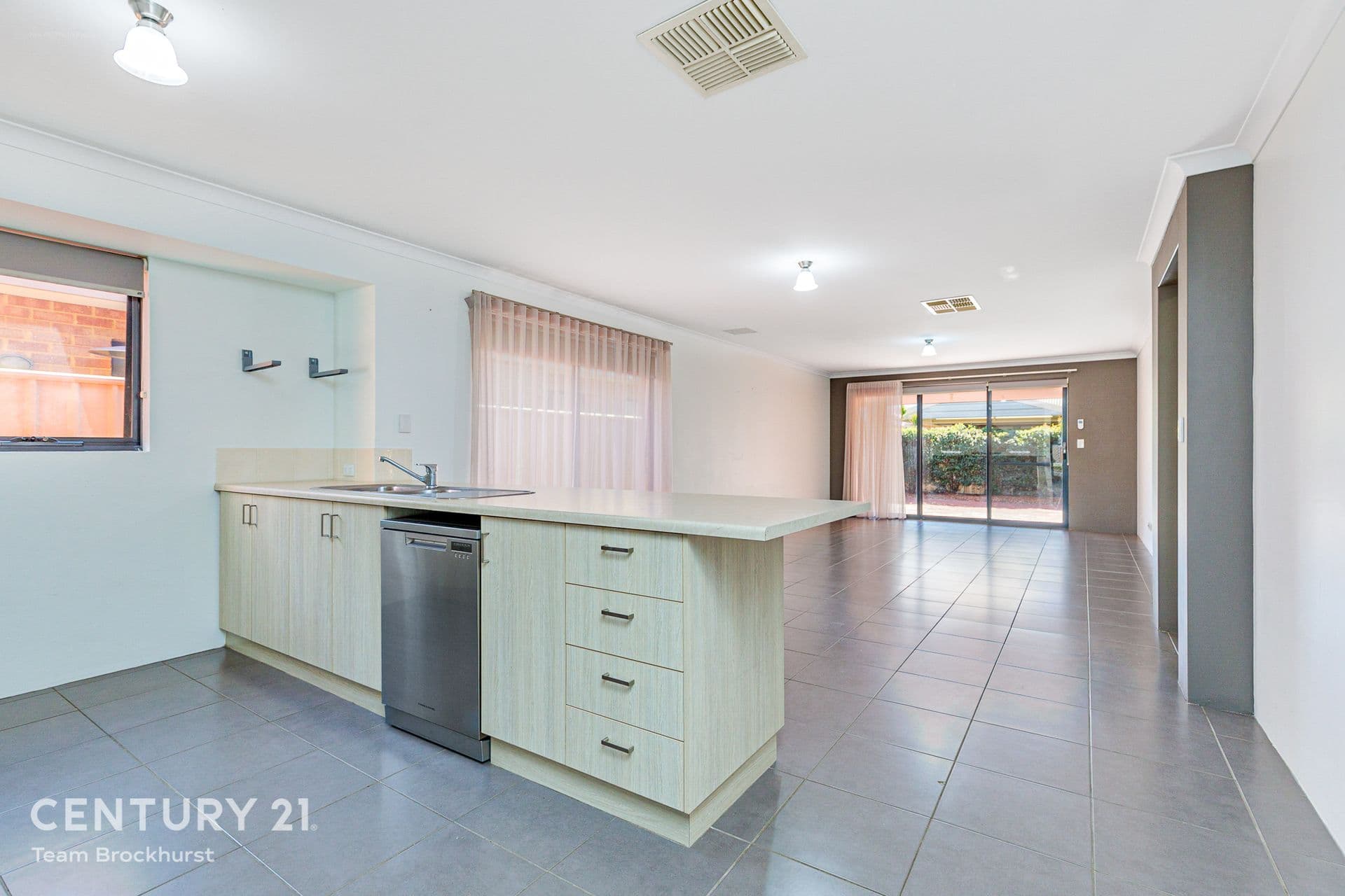 7/10 Warton Rd, Huntingdale, WA, 6110, Thornlie - Thumbnail 2