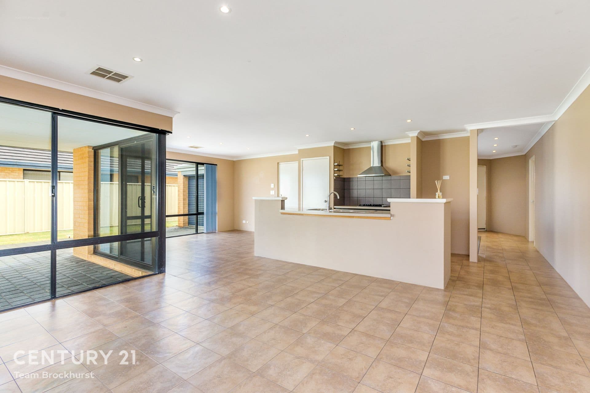 34 Limbee Glade, Huntingdale, WA, 6110, Huntingdale - Thumbnail 2
