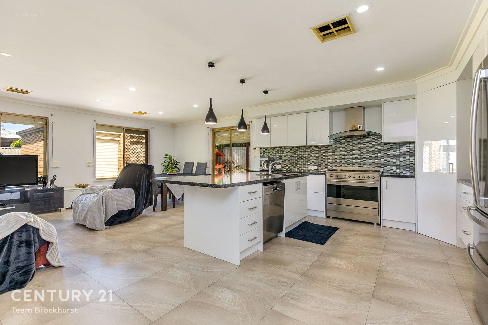 72 Balfour Street, Huntingdale, WA, 6110, Huntingdale - Thumbnail 3