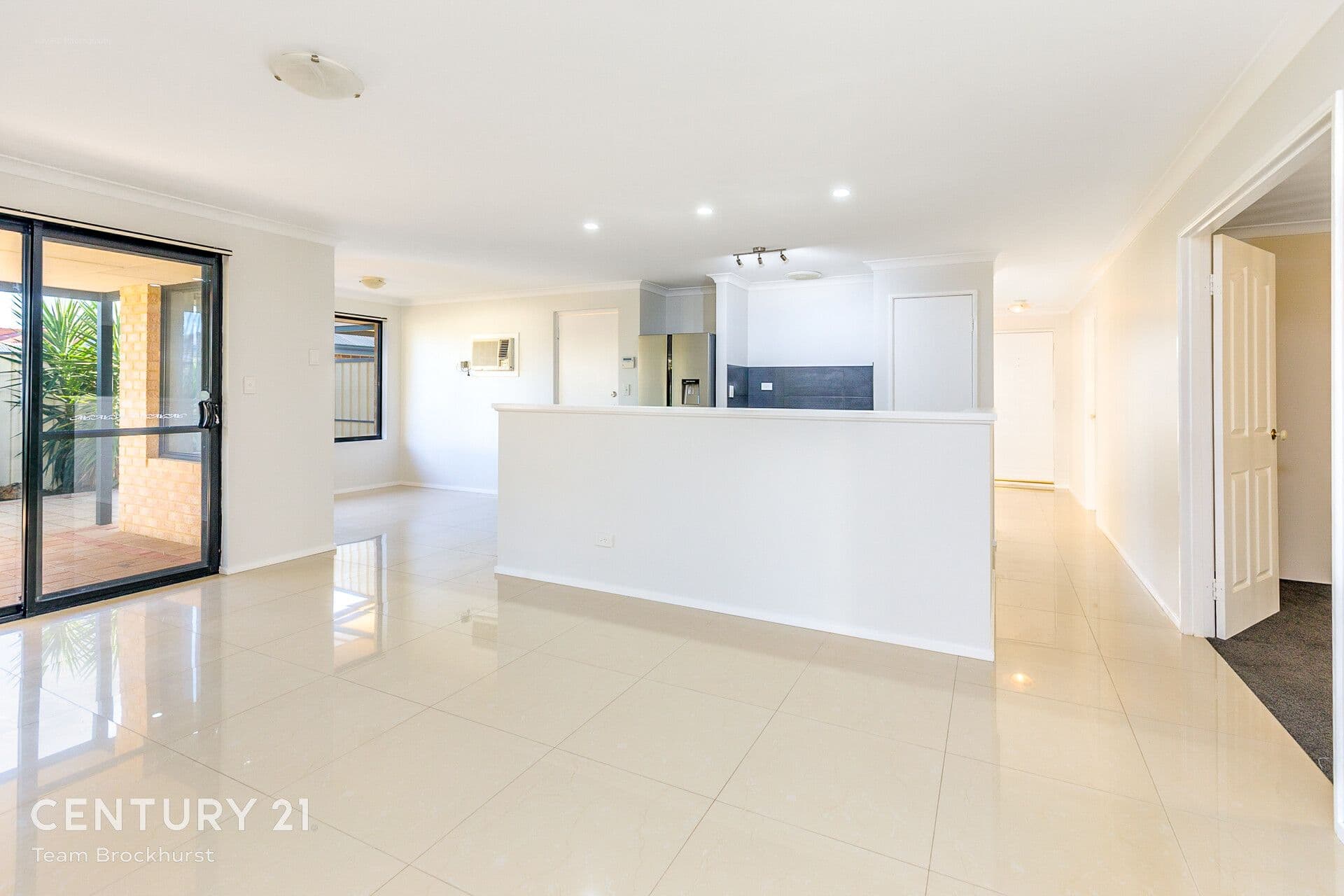 7/10 Warton Rd, Huntingdale, WA, 6110, Huntingdale - Thumbnail 2