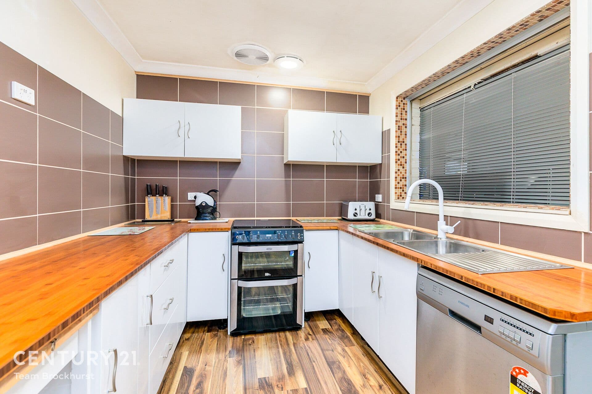 7/10 Warton Rd, Huntingdale, WA, 6110, Armadale - Image 1