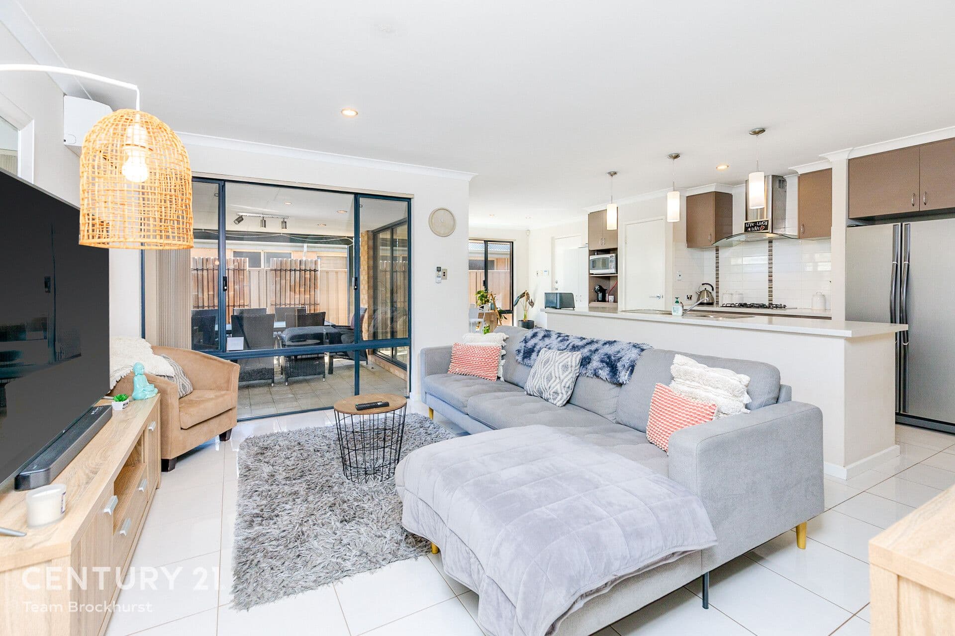 5 Micah Way, Canning Vale, WA, 6155, Canning Vale - Thumbnail 2