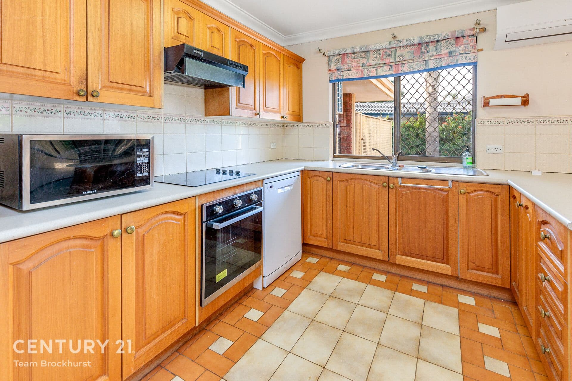 7/10 Warton Rd, Huntingdale, WA, 6110, Thornlie - Thumbnail 2