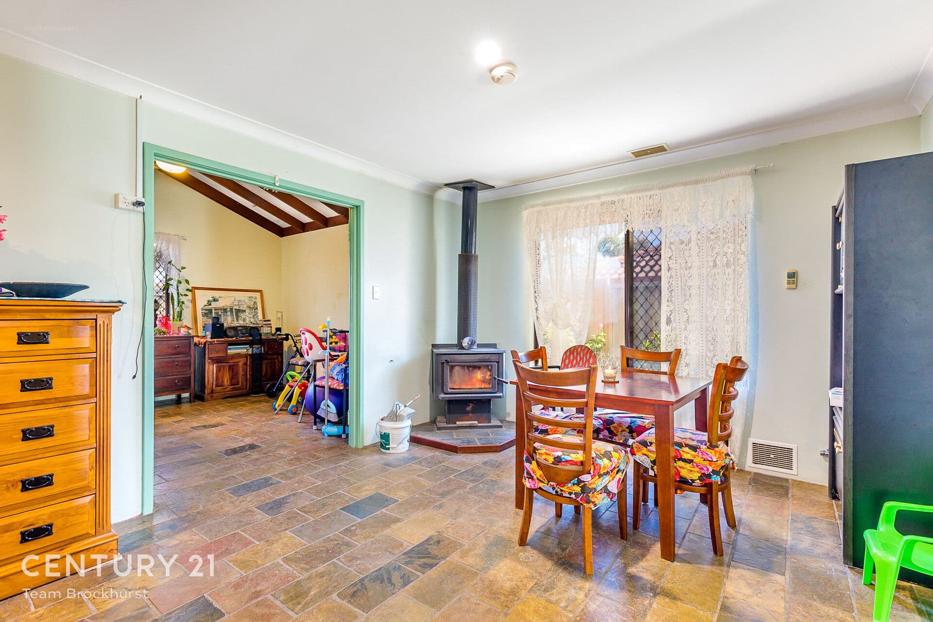 13 Farnham Place, Gosnells, WA, 6110, Gosnells - Thumbnail 4