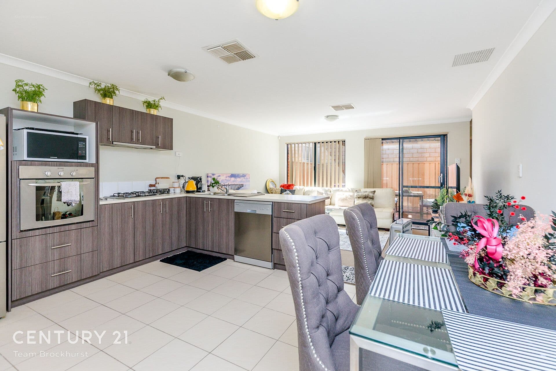 7/10 Warton Rd, Huntingdale, WA, 6110, Southern River - Thumbnail 2