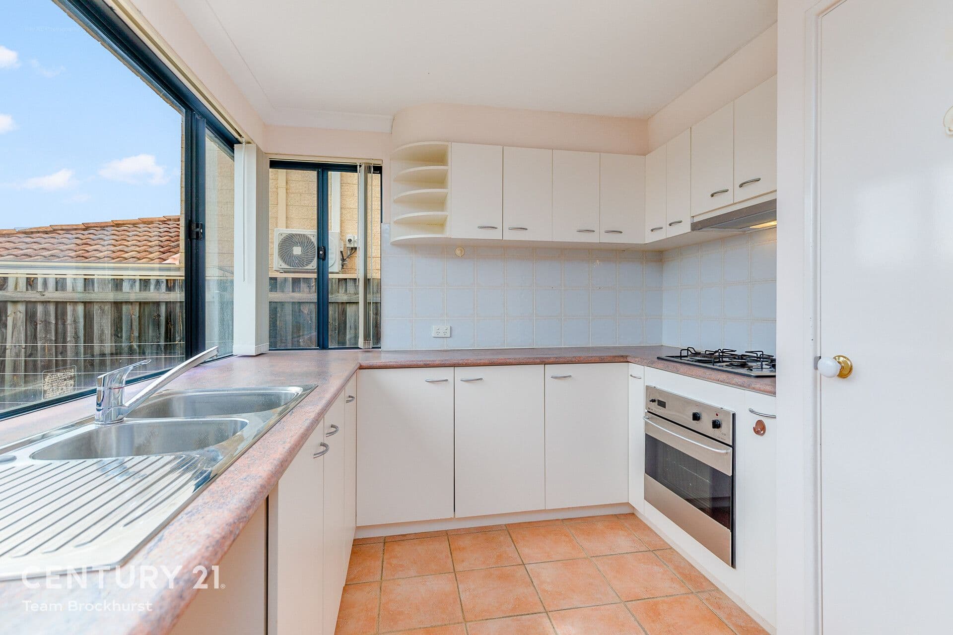 7/10 Warton Rd, Huntingdale, WA, 6110, Kardinya - Thumbnail 2