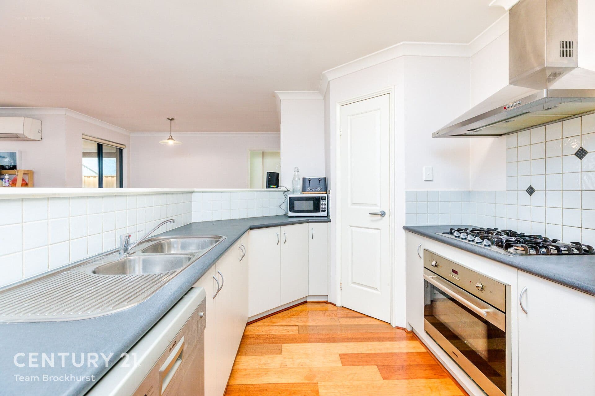 7/10 Warton Rd, Huntingdale, WA, 6110, Southern River - Thumbnail 2