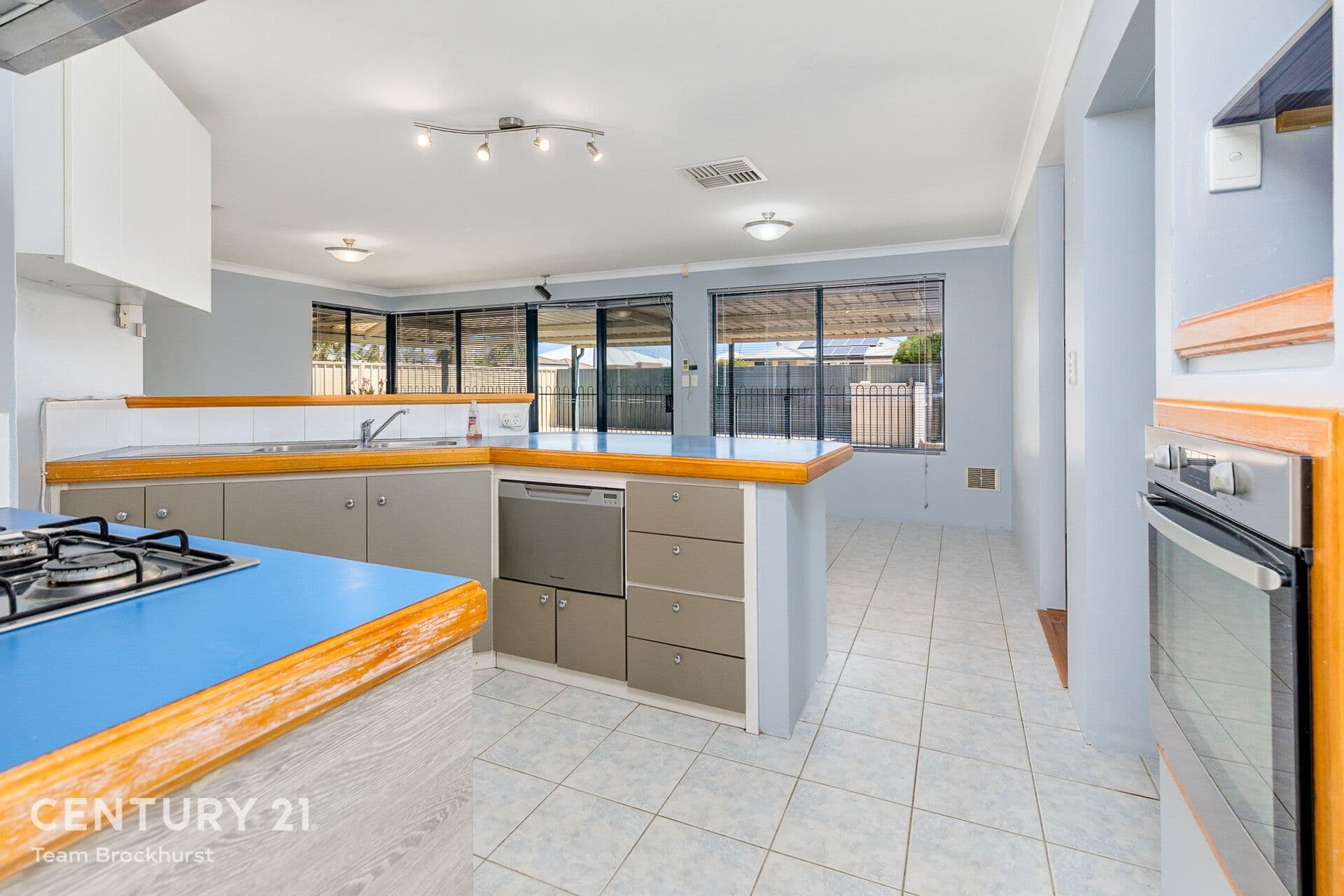 7/10 Warton Rd, Huntingdale, WA, 6110, Huntingdale - Thumbnail 2