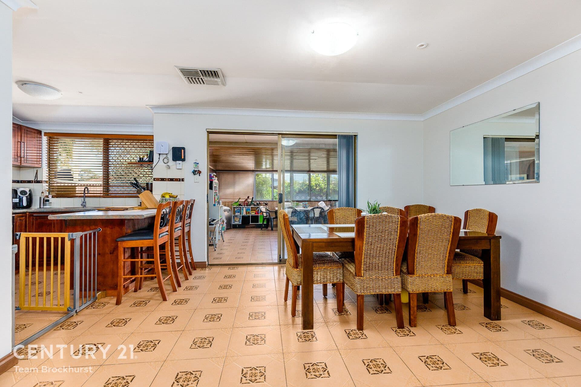 7/10 Warton Rd, Huntingdale, WA, 6110, Thornlie - Thumbnail 2