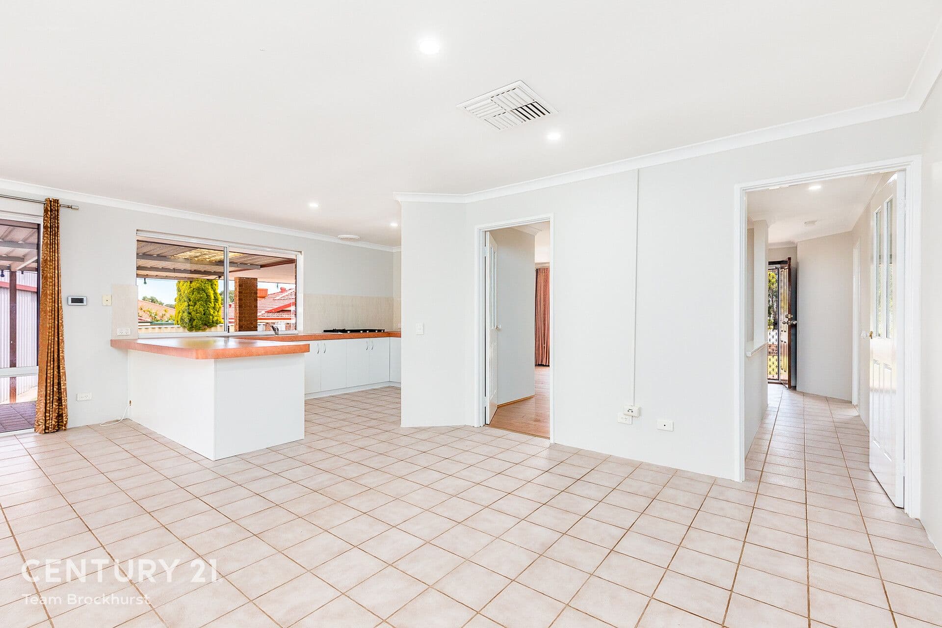7/10 Warton Rd, Huntingdale, WA, 6110, Doreen - Thumbnail 2