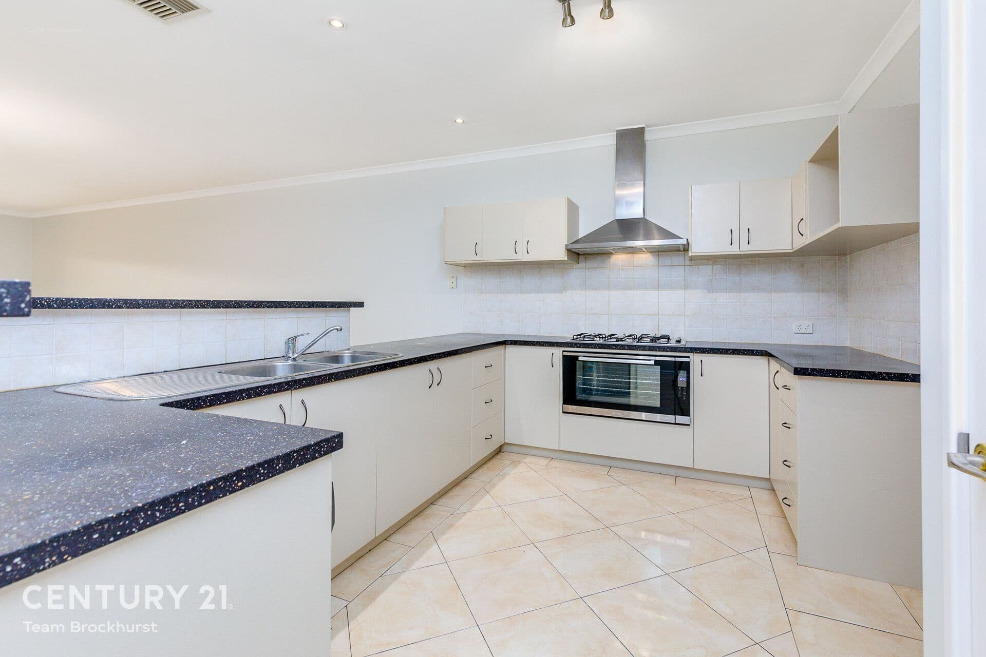 7/10 Warton Rd, Huntingdale, WA, 6110, Canning Vale - Thumbnail 2