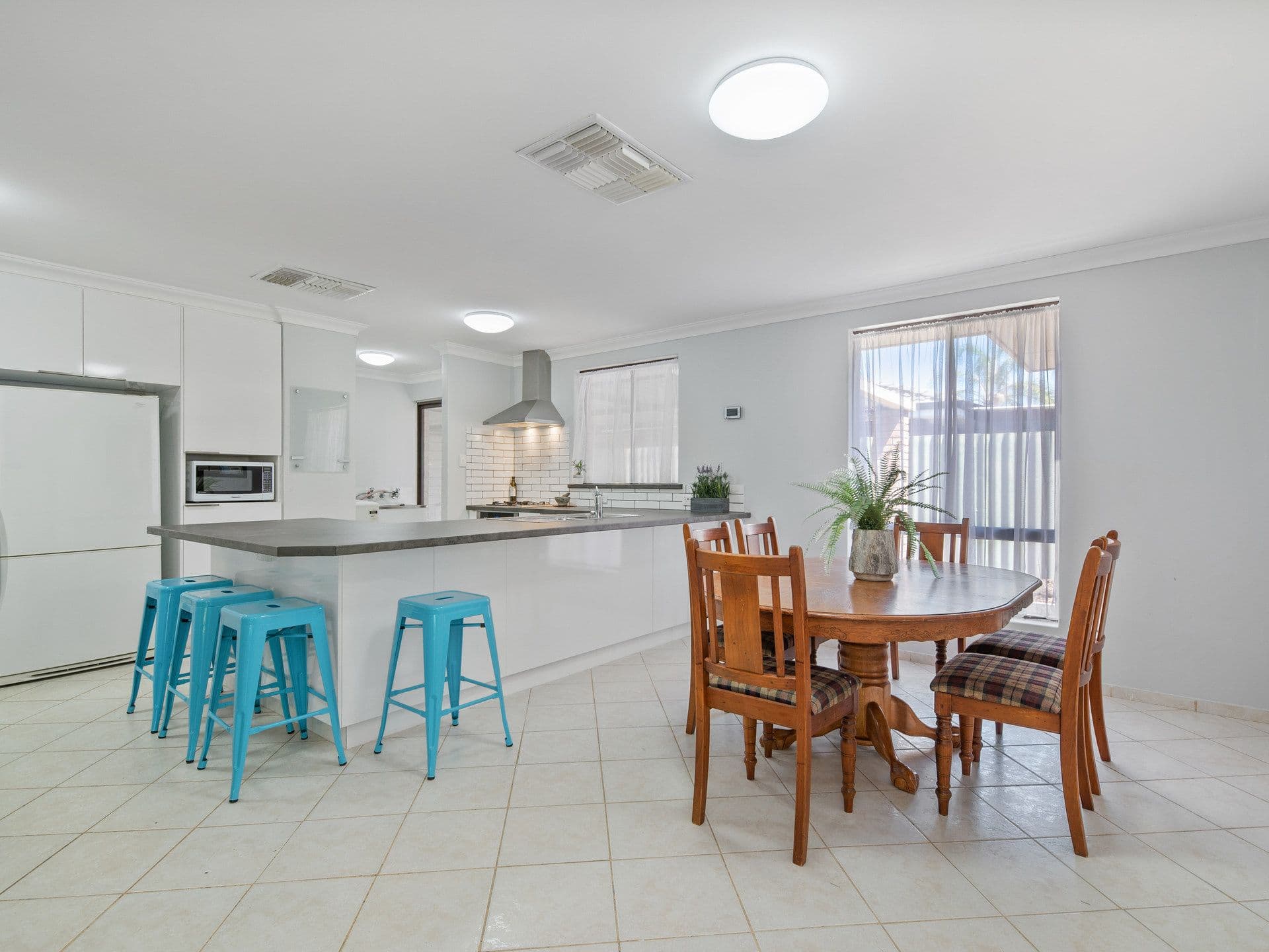 7/10 Warton Rd, Huntingdale, WA, 6110, Huntingdale - Thumbnail 2