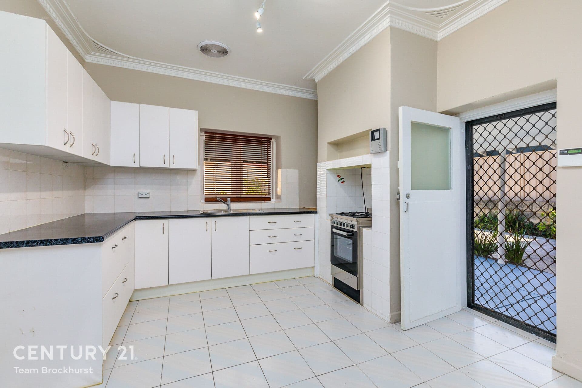 7/10 Warton Rd, Huntingdale, WA, 6110, Spearwood - Thumbnail 2
