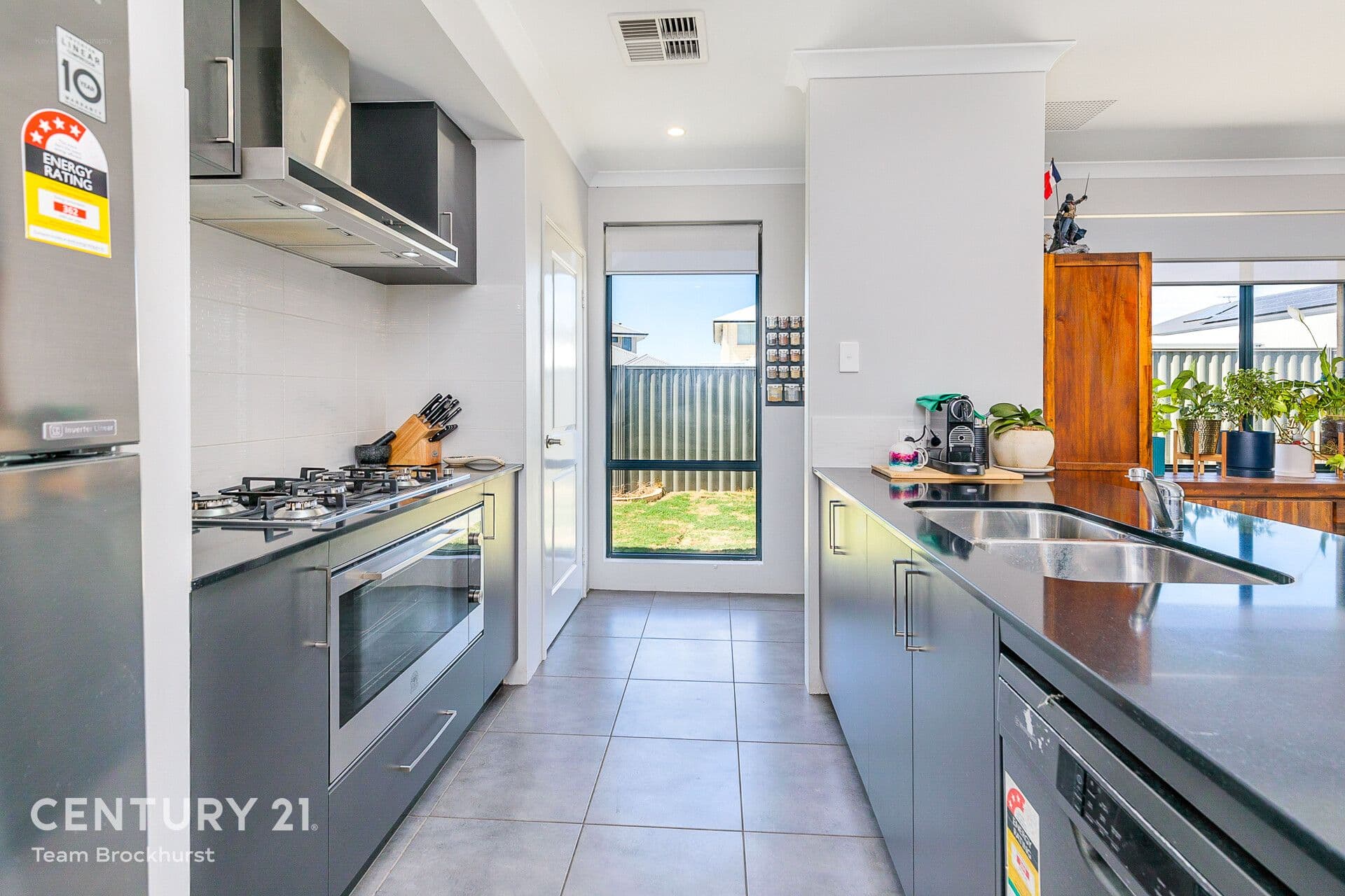 7/10 Warton Rd, Huntingdale, WA, 6110, Piara Waters - Thumbnail 2