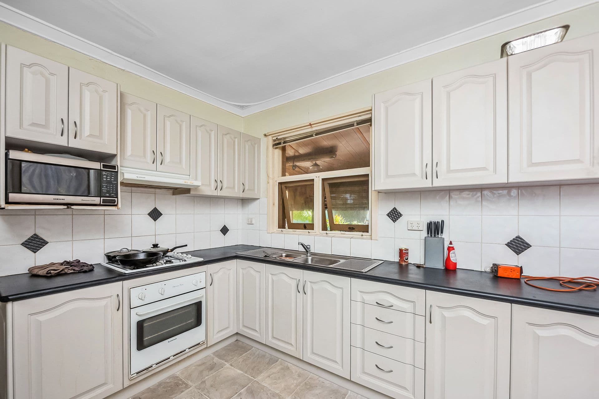 7/10 Warton Rd, Huntingdale, WA, 6110, Kewdale - Thumbnail 2
