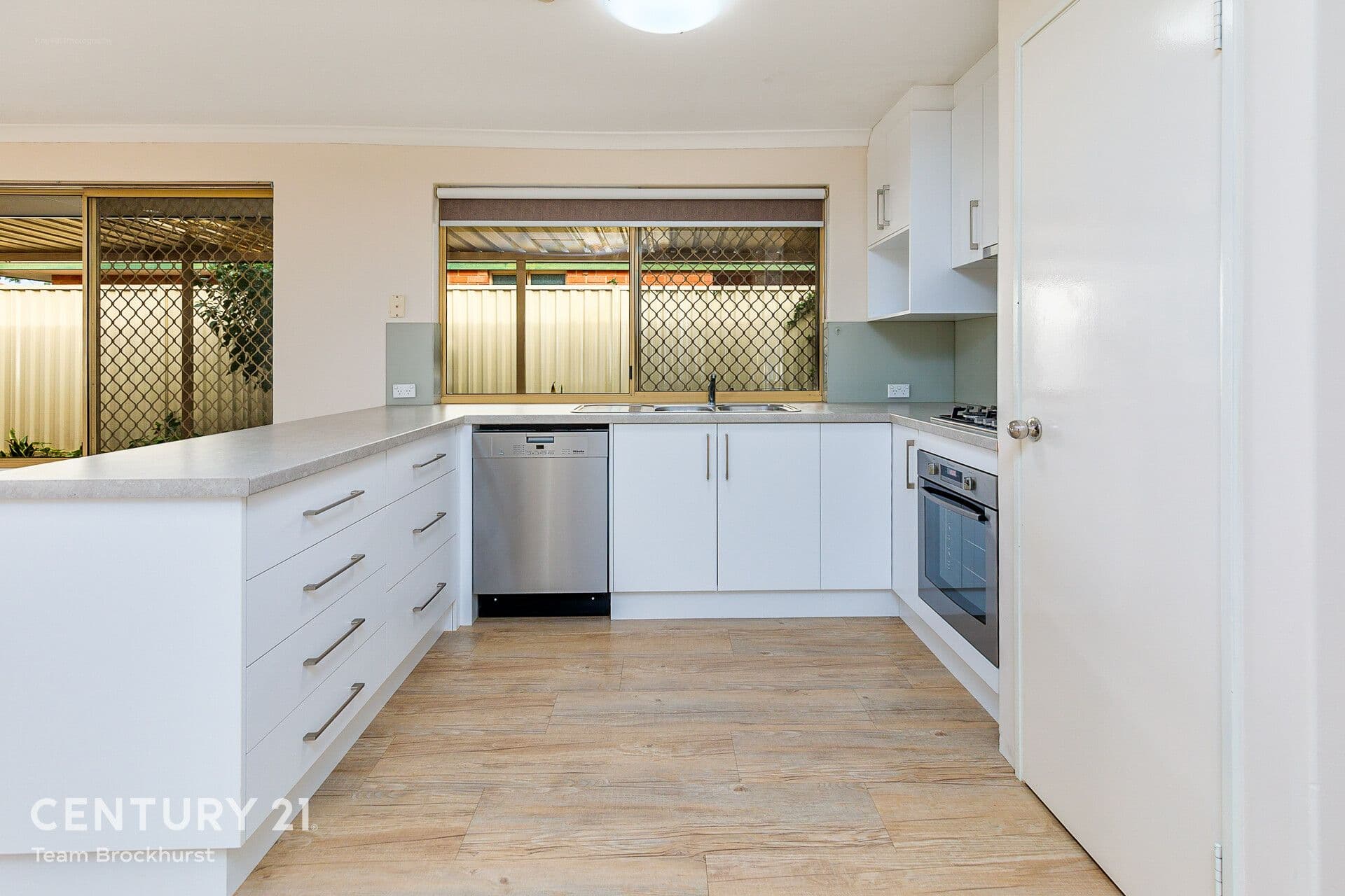 4 Hillview Court, Gosnells, WA, 6110, Gosnells - Thumbnail 2