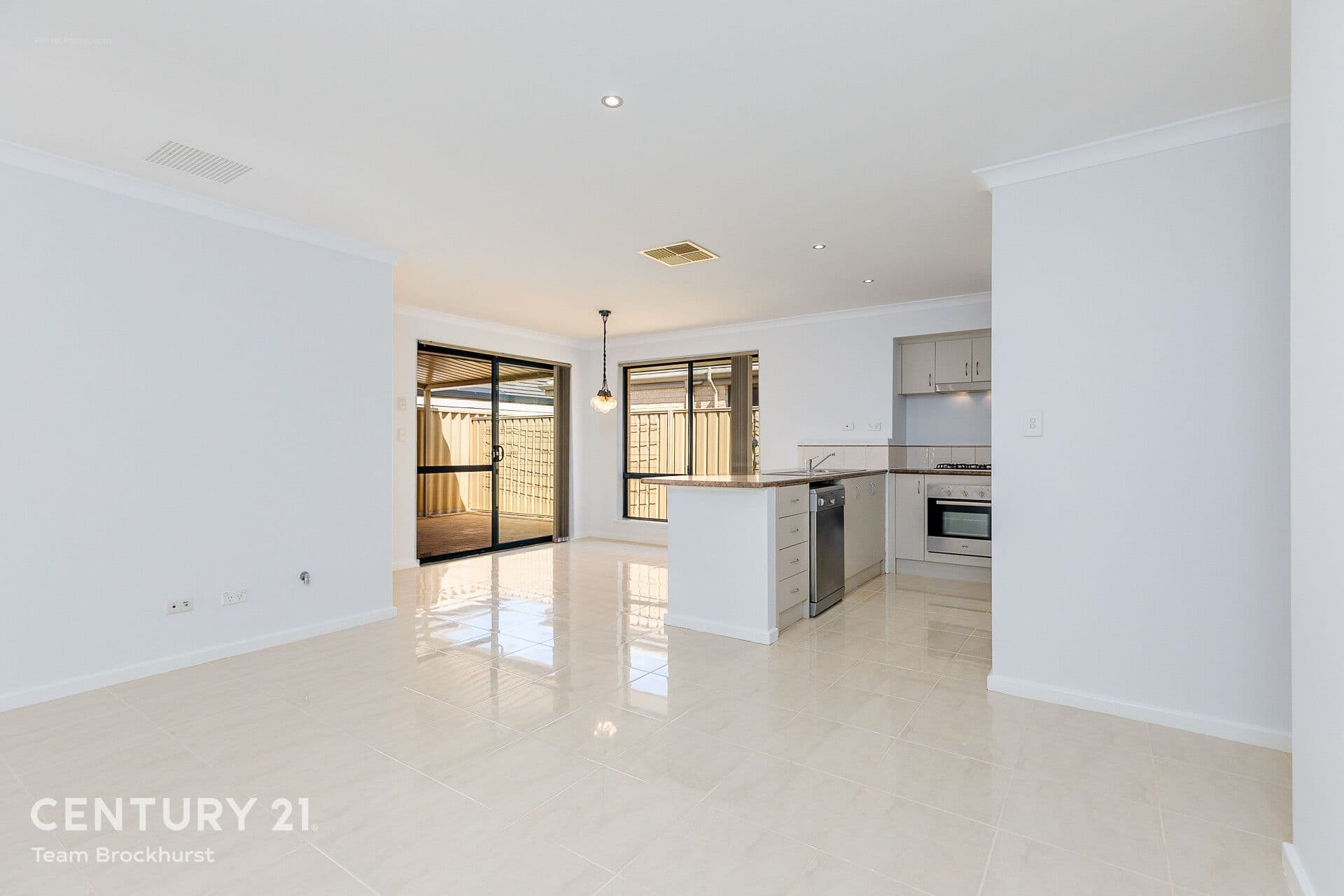7/10 Warton Rd, Huntingdale, WA, 6110, Southern River - Thumbnail 2