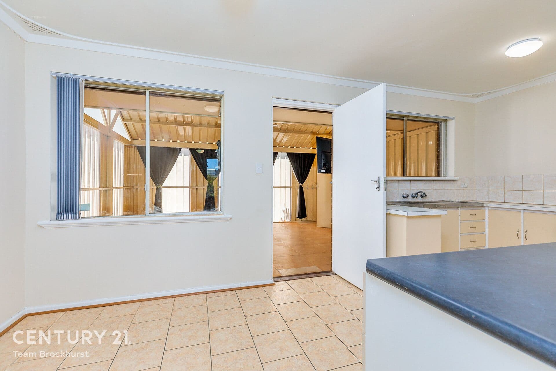 7/10 Warton Rd, Huntingdale, WA, 6110, Kenwick - Thumbnail 3