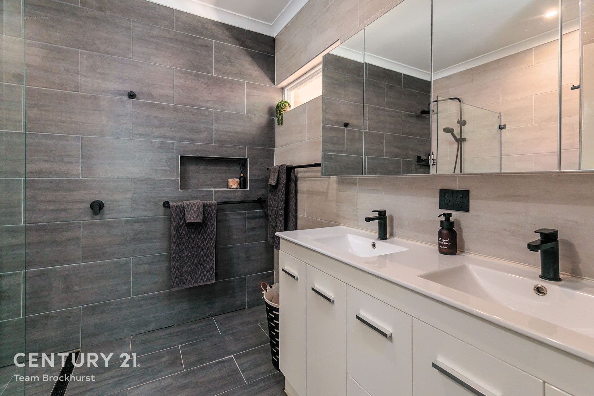 7/10 Warton Rd, Huntingdale, WA, 6110, Roleystone - Thumbnail 3