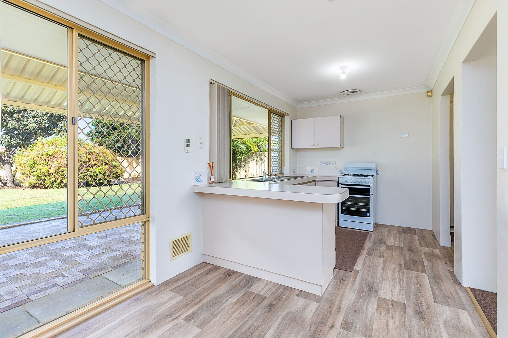 7/10 Warton Rd, Huntingdale, WA, 6110, Thornlie - Thumbnail 3