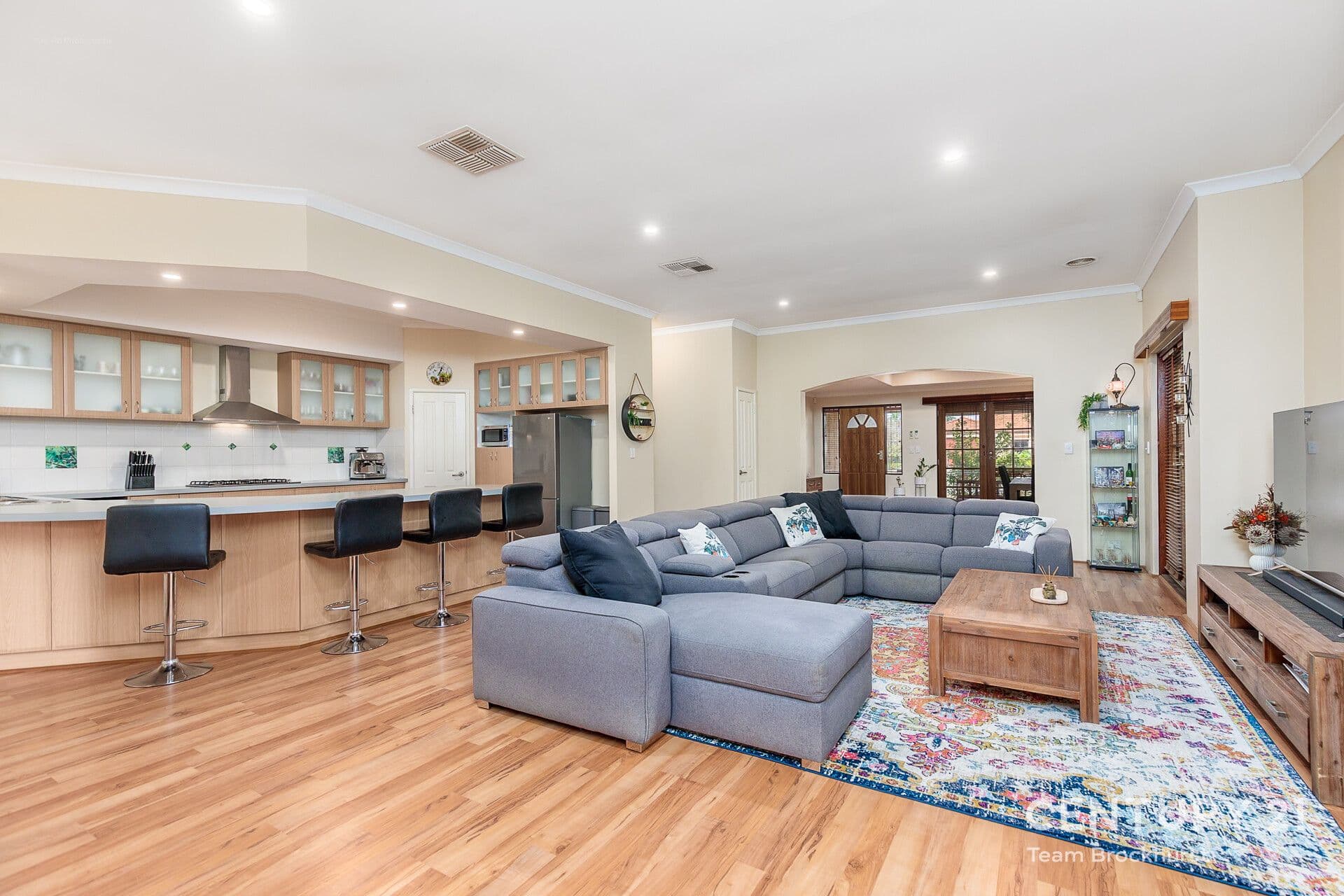 11 Coral Tree Court, Thornlie, WA, 6108, Thornlie - Thumbnail 2