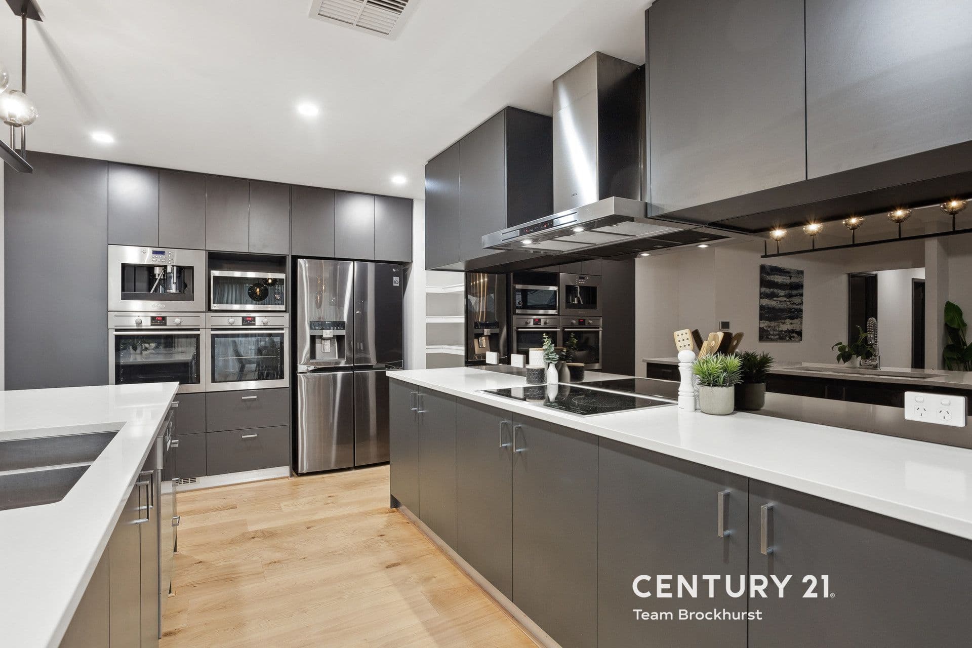 7/10 Warton Rd, Huntingdale, WA, 6110, Caversham - Image 1