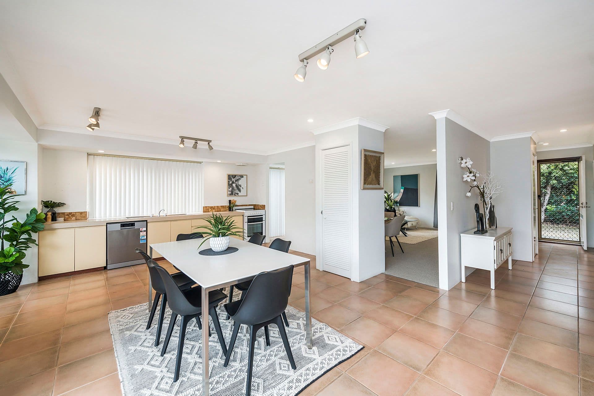 7/10 Warton Rd, Huntingdale, WA, 6110, Thornlie - Thumbnail 3