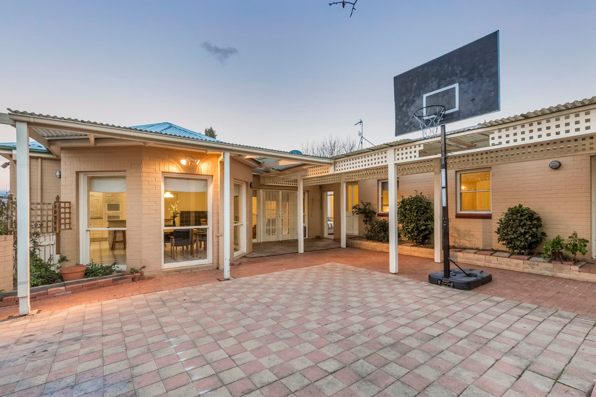 2 Luckins Place, Fadden ACT 2904, Fadden - Thumbnail 8