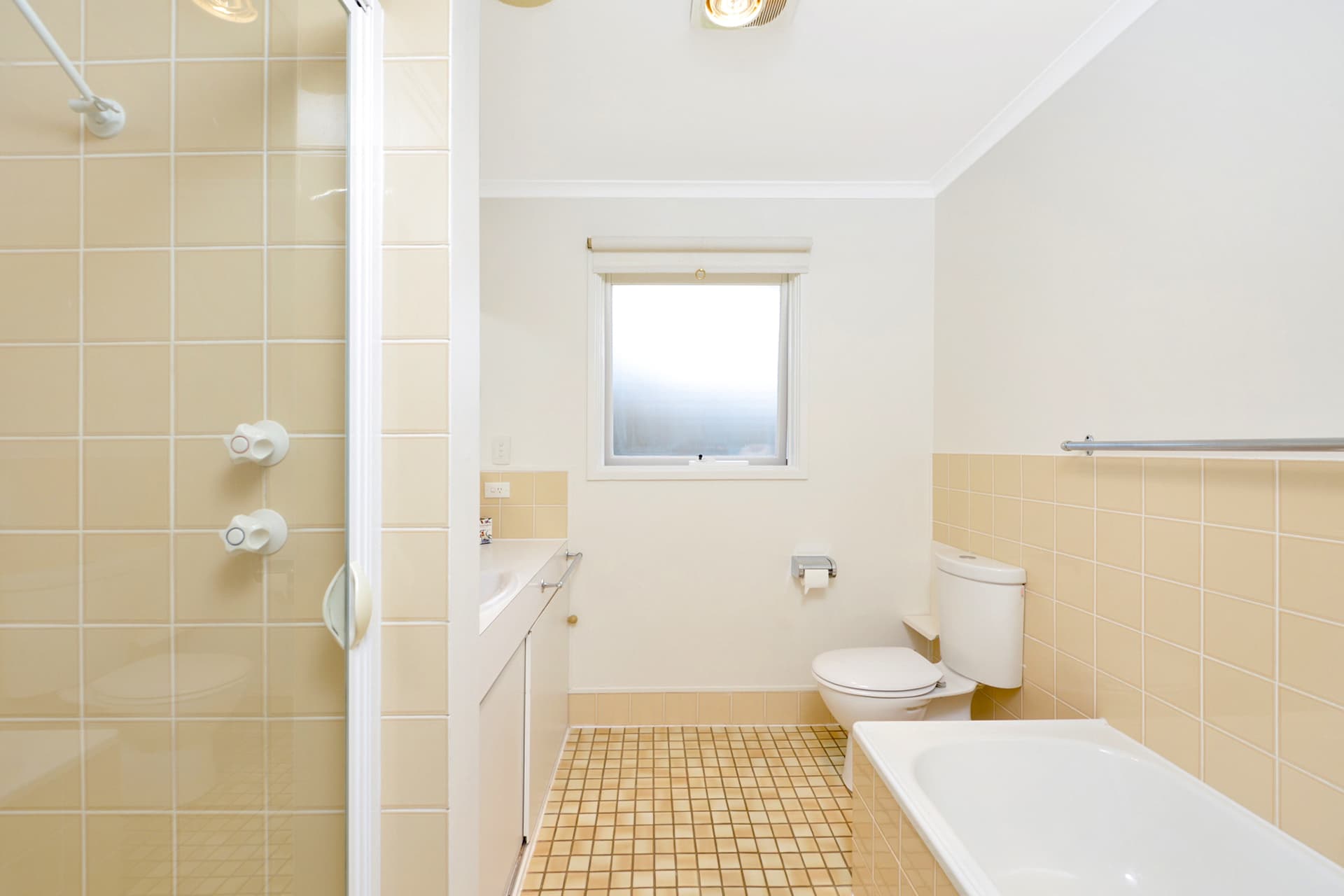 1 Beadle Place, Charnwood ACT 2615, Charnwood - Thumbnail 3