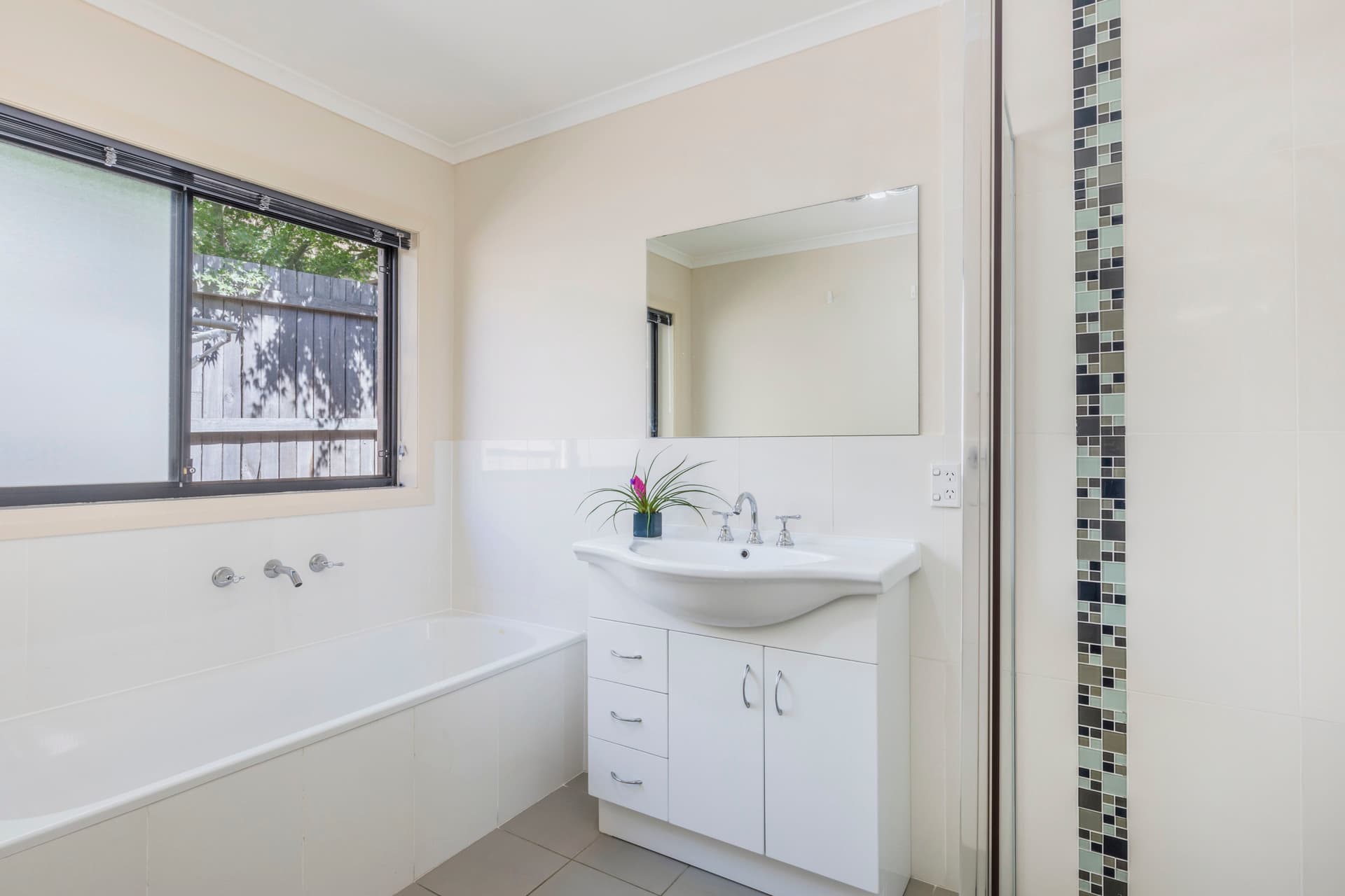 8 De Bortoli Street, Harrison ACT 2914, Harrison - Thumbnail 2