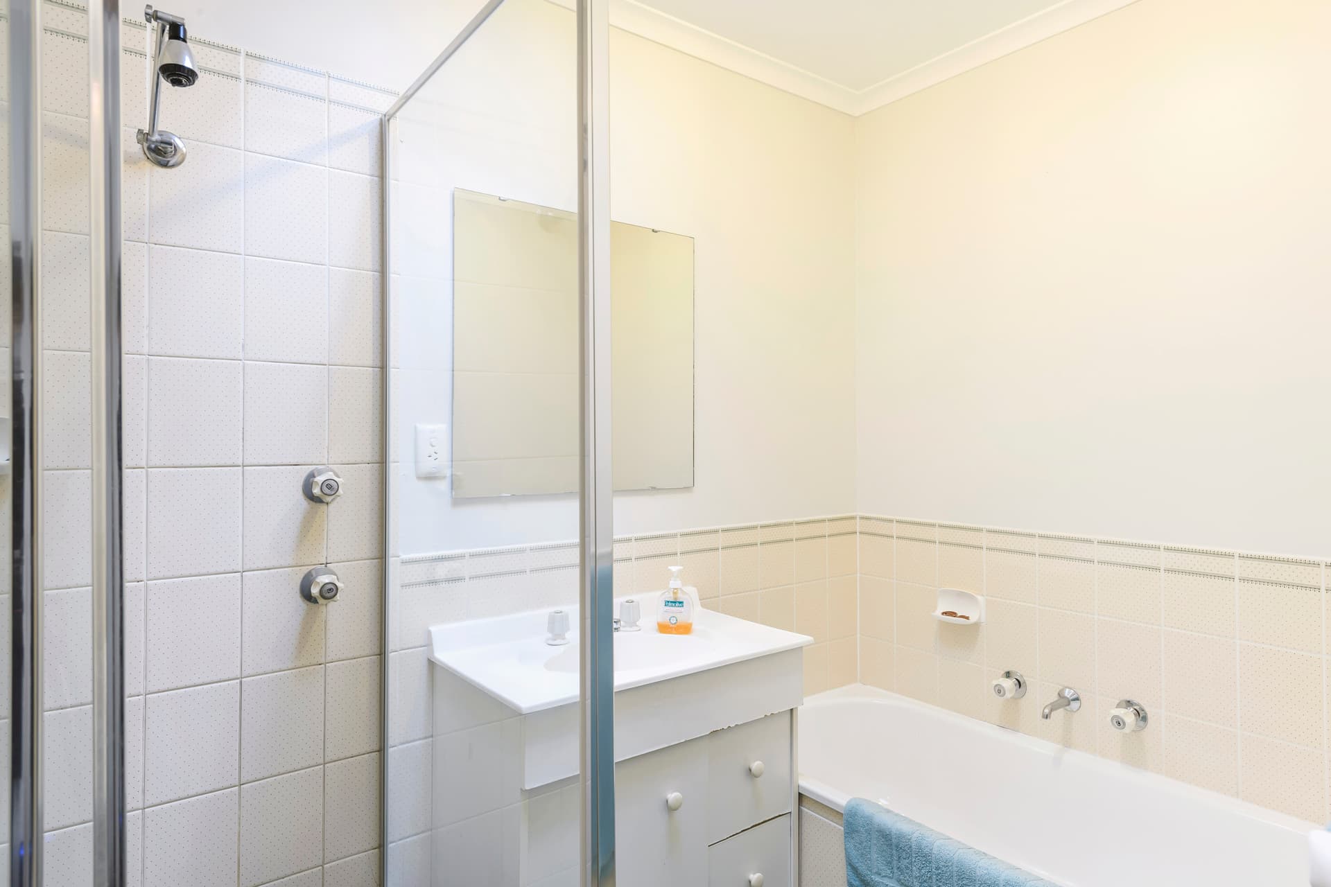 27 McLuckie Crescent, Banks ACT 2906, Banks - Image 1