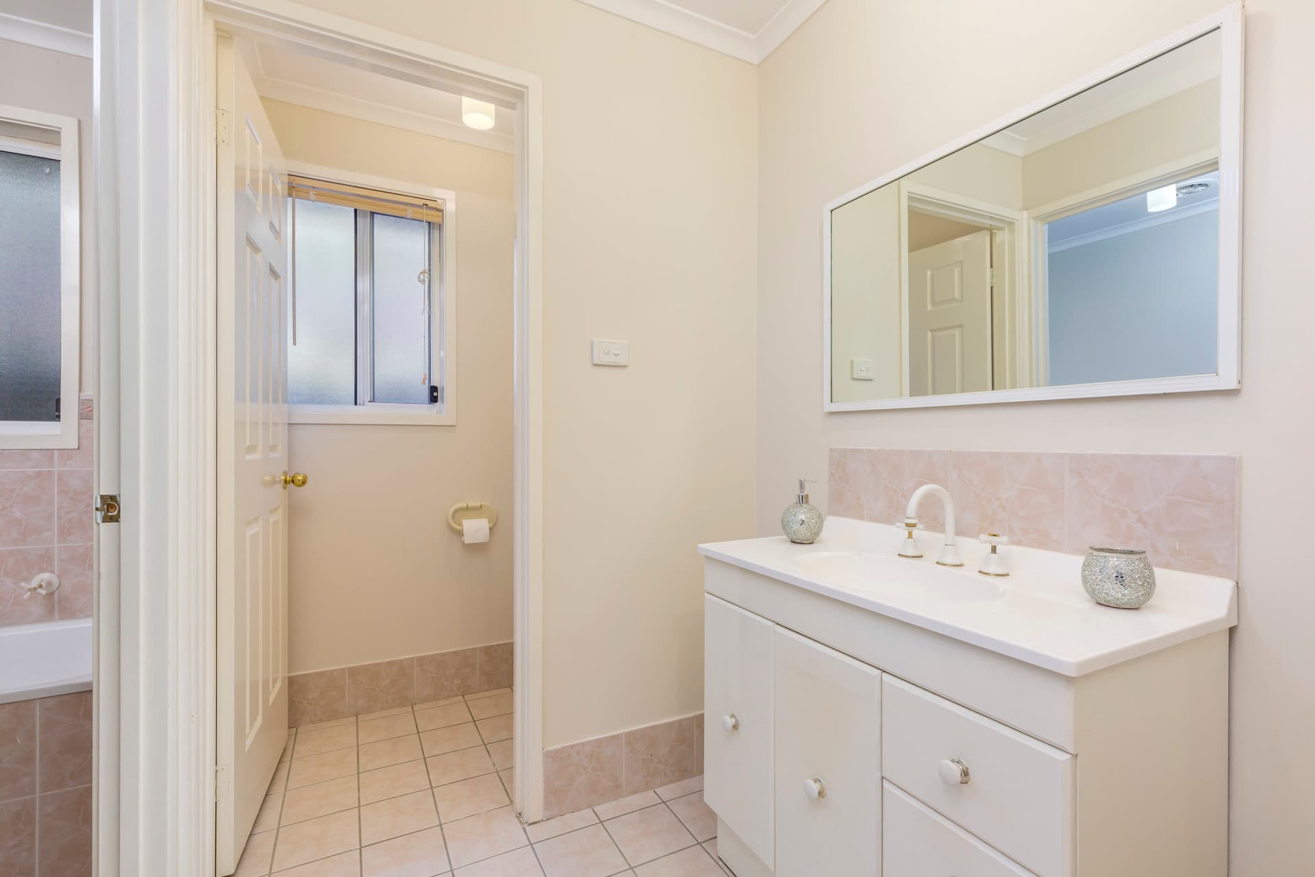 12 Traeger Street, Dunlop ACT 2615, Dunlop - Thumbnail 2