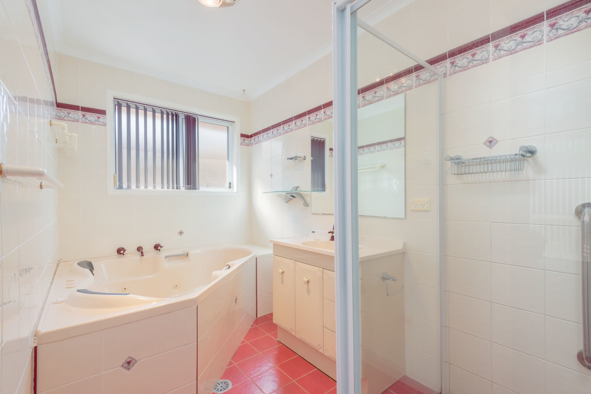 28 Tarrant Crescent, Dunlop ACT 2615, Dunlop - Thumbnail 2