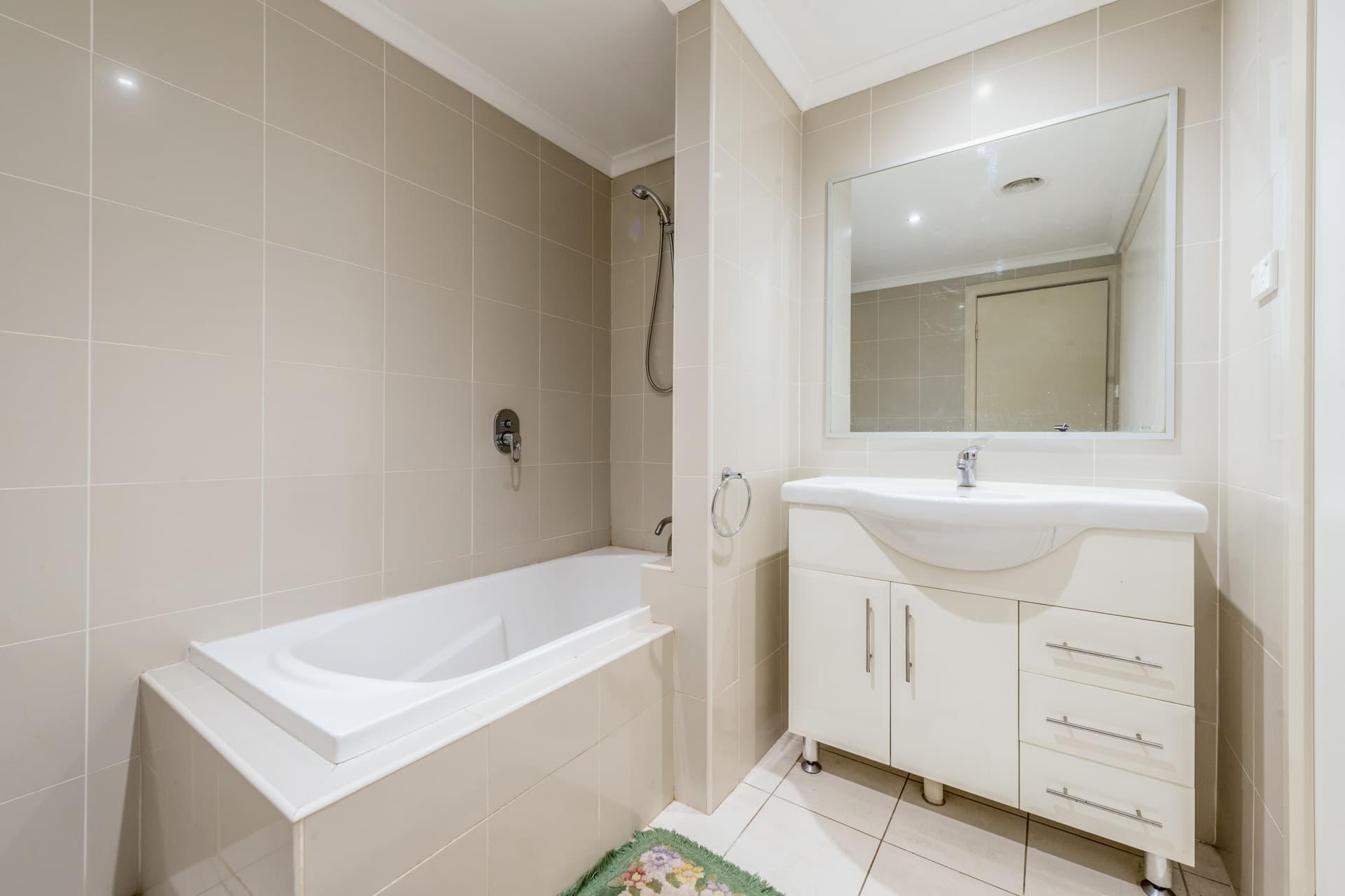 4/120 Athllon Drive, Greenway ACT 2900, Greenway - Image 1