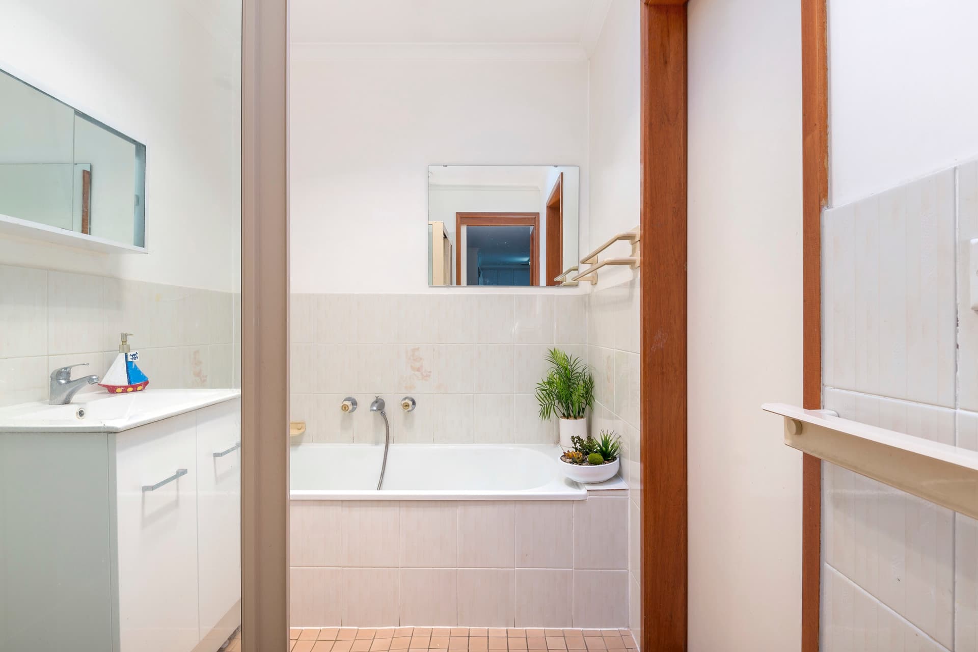 14 Werriwa Crescent, Isabella Plains ACT 2905, Isabella Plains - Thumbnail 2