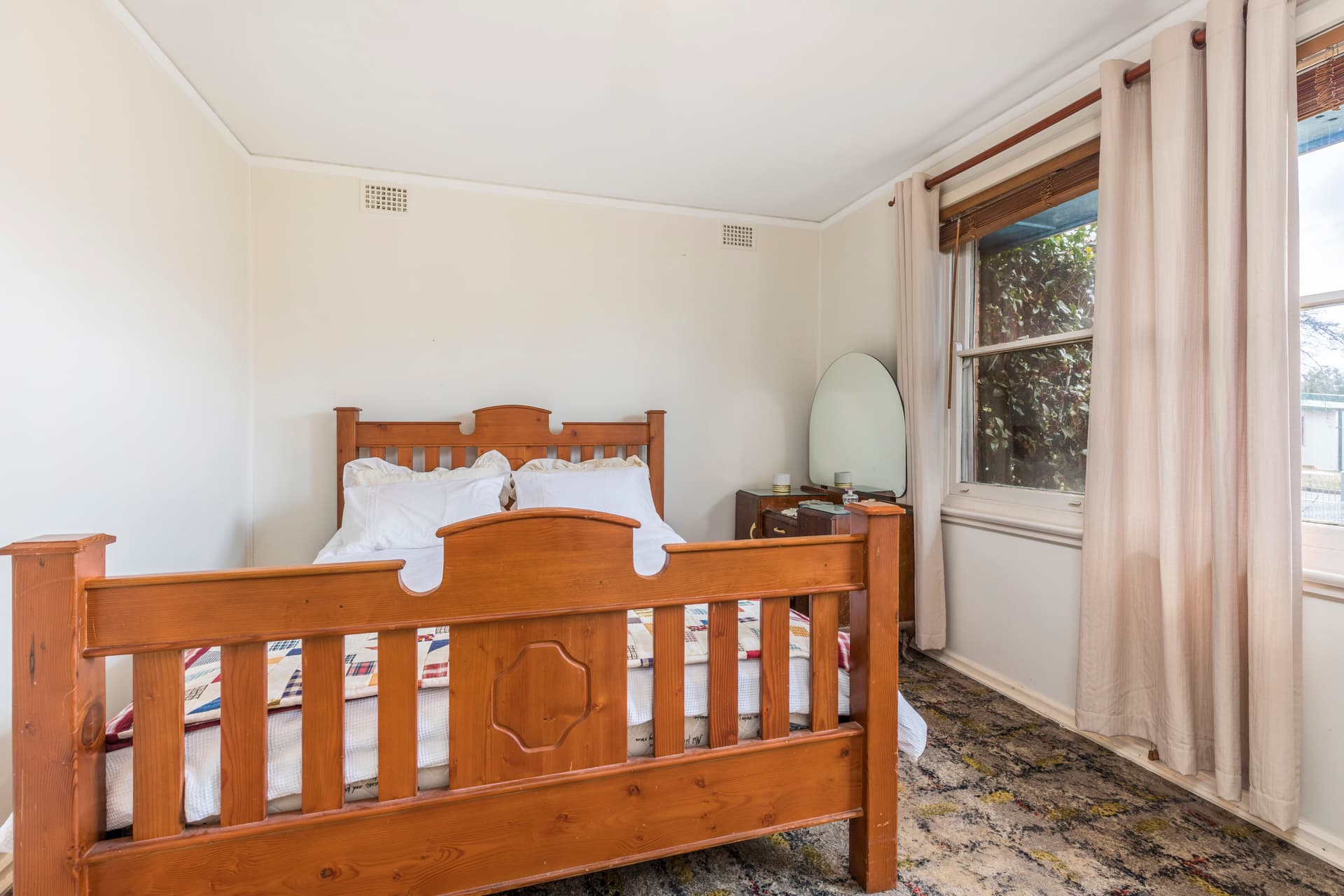 90 Walker Crescent, Narrabundah ACT 2604, Narrabundah - Thumbnail 2