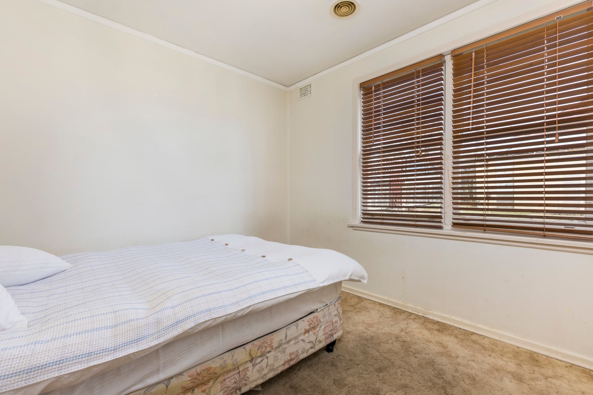 90 Walker Crescent, Narrabundah ACT 2604, Narrabundah - Thumbnail 3